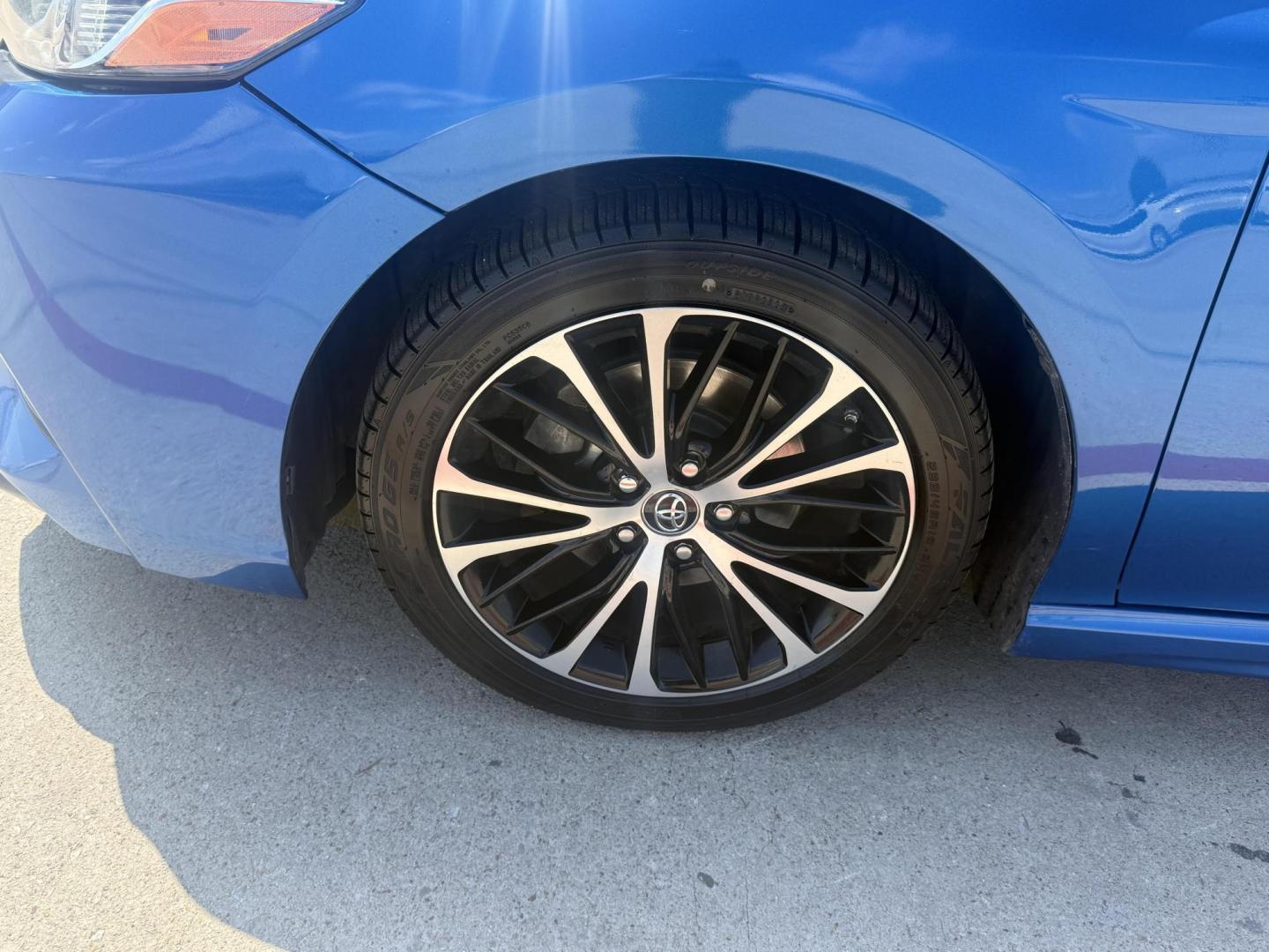 2018 Blue Crush Metallic /Ash, leatherette/cloth Black, leatherette/cloth Toyota Camry 59159 (4T1B11HK7JU) with an 2.5L L4 DOHC 16V engine, 8-Speed Automatic transmission, located at 2401 E Main St., Grand Prairie, TX, 75050, (972) 262-4440, 32.748981, -96.969643 - Photo#19