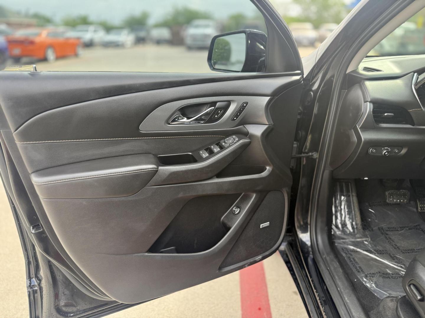 2020 Mosaic Black Metallic /Dark Atmosphere/Medium Ash Gray, leather Jet Black Chevrolet Traverse 70180 (1GNERKKW0LJ) with an 3.6L V6 DOHC 24V engine, 9-Speed Automatic transmission, located at 2401 E Main St., Grand Prairie, TX, 75050, (972) 262-4440, 32.748981, -96.969643 - Photo#9