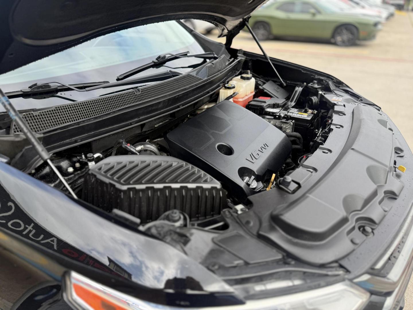 2020 Mosaic Black Metallic /Dark Atmosphere/Medium Ash Gray, leather Jet Black Chevrolet Traverse 70180 (1GNERKKW0LJ) with an 3.6L V6 DOHC 24V engine, 9-Speed Automatic transmission, located at 2401 E Main St., Grand Prairie, TX, 75050, (972) 262-4440, 32.748981, -96.969643 - Photo#21