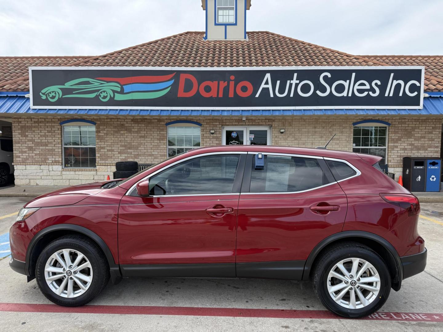 2019 Scarlet Ember Tintcoat /Charcoal, cloth Light Gray, cloth Nissan Rogue Sport 68486 (JN1BJ1CP7KW) with an 2.0L L4 DOHC 16V engine, Continuously Variable Transmission transmission, located at 2401 E Main St., Grand Prairie, TX, 75050, (972) 262-4440, 32.748981, -96.969643 - Photo#1