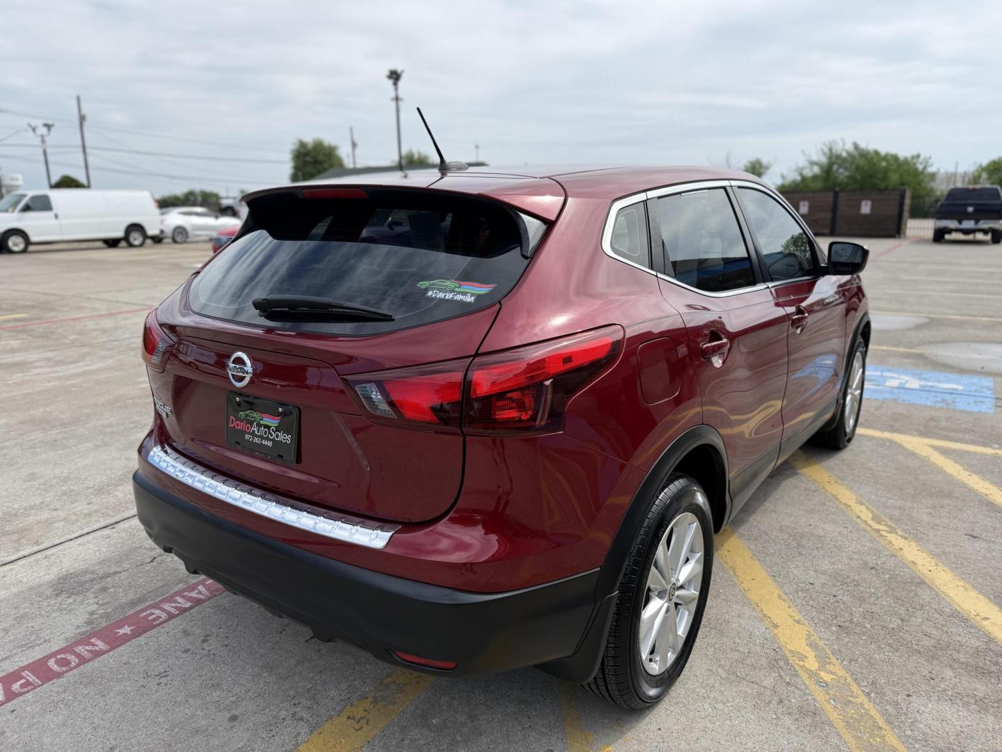 2019 Scarlet Ember Tintcoat /Charcoal, cloth Light Gray, cloth Nissan Rogue Sport 68486 (JN1BJ1CP7KW) with an 2.0L L4 DOHC 16V engine, Continuously Variable Transmission transmission, located at 2401 E Main St., Grand Prairie, TX, 75050, (972) 262-4440, 32.748981, -96.969643 - Photo#5