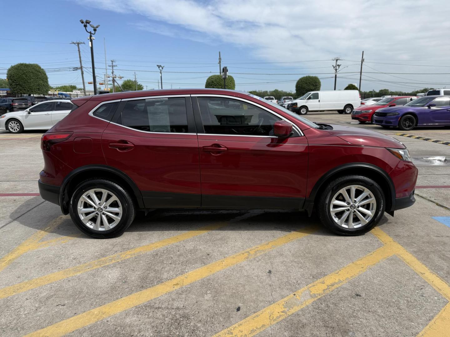 2019 Scarlet Ember Tintcoat /Charcoal, cloth Light Gray, cloth Nissan Rogue Sport 68486 (JN1BJ1CP7KW) with an 2.0L L4 DOHC 16V engine, Continuously Variable Transmission transmission, located at 2401 E Main St., Grand Prairie, TX, 75050, (972) 262-4440, 32.748981, -96.969643 - Photo#6