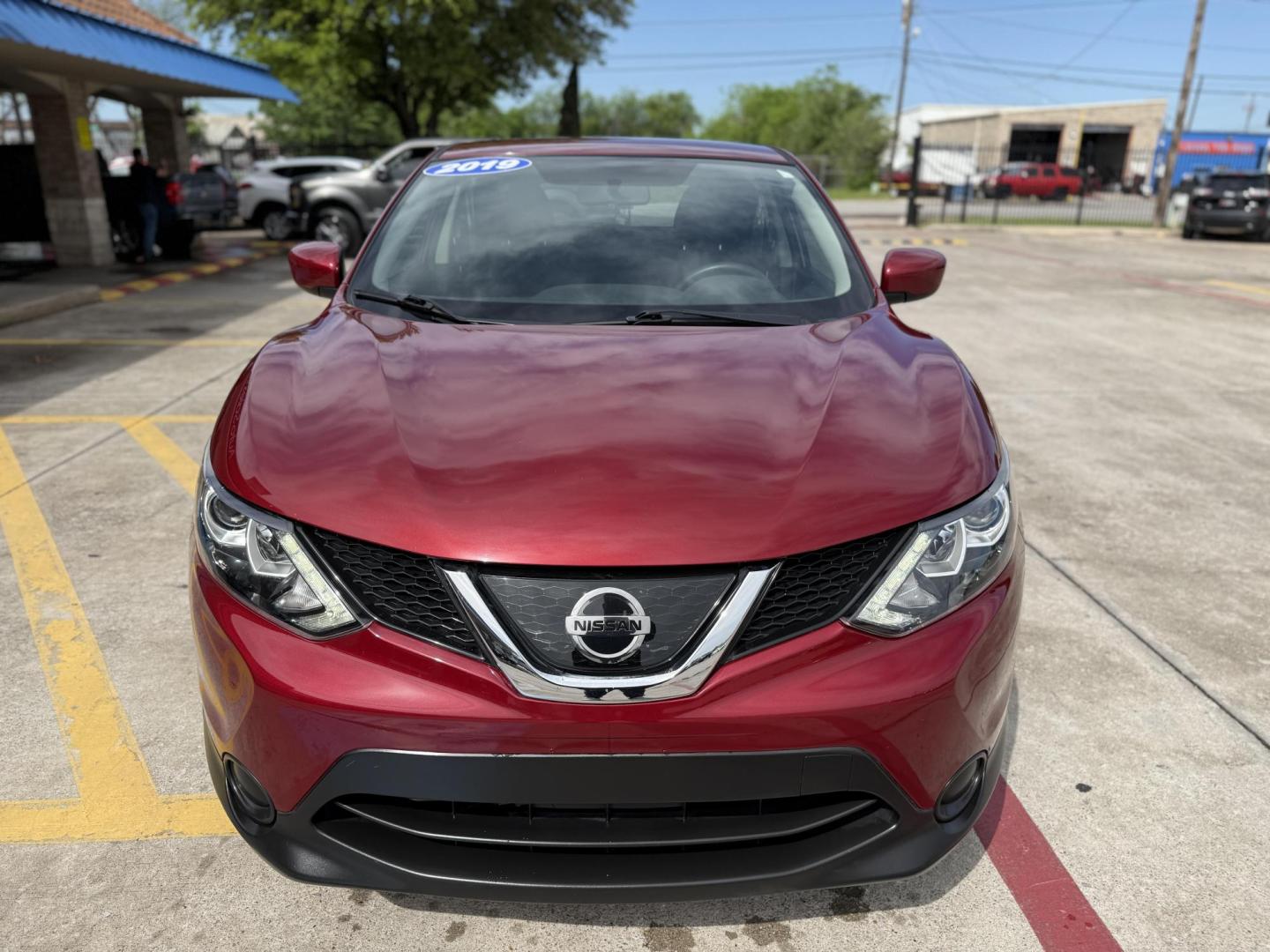2019 Scarlet Ember Tintcoat /Charcoal, cloth Light Gray, cloth Nissan Rogue Sport 68486 (JN1BJ1CP7KW) with an 2.0L L4 DOHC 16V engine, Continuously Variable Transmission transmission, located at 2401 E Main St., Grand Prairie, TX, 75050, (972) 262-4440, 32.748981, -96.969643 - Photo#8