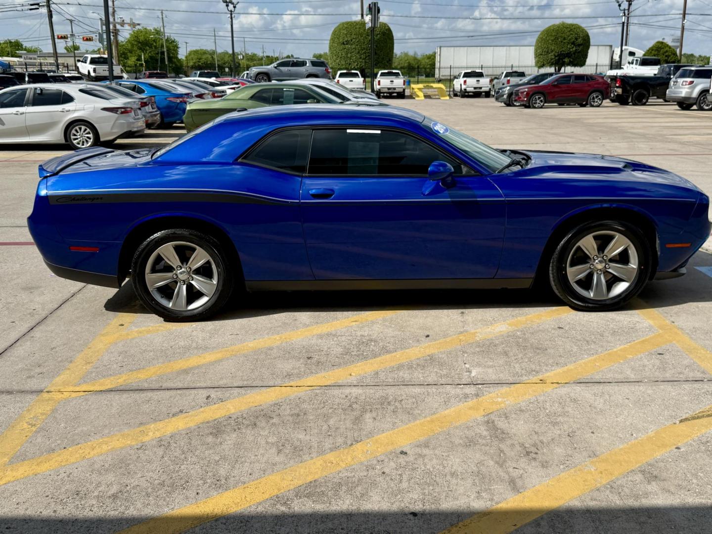 2019 B5 Blue Pearl Coat /Black, cloth Black, premium leather Black/Caramel, Dodge Challenger 66198 (2C3CDZAG9KH) with an 3.6L V6 DOHC 24V engine, 8-Speed Automatic transmission, located at 2401 E Main St., Grand Prairie, TX, 75050, (972) 262-4440, 32.748981, -96.969643 - Photo#5
