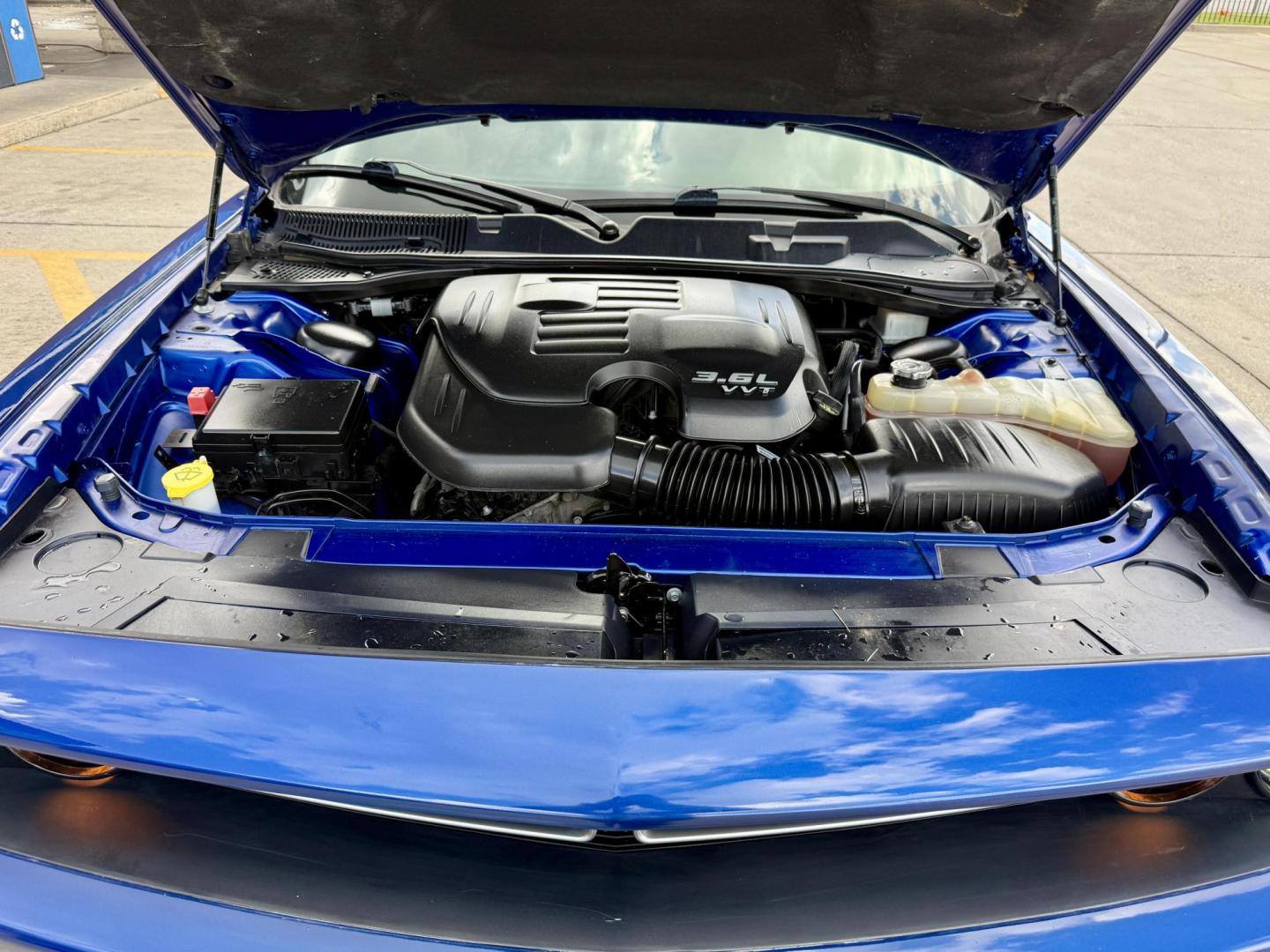 2019 B5 Blue Pearl Coat /Black, cloth Black, premium leather Black/Caramel, Dodge Challenger 66198 (2C3CDZAG9KH) with an 3.6L V6 DOHC 24V engine, 8-Speed Automatic transmission, located at 2401 E Main St., Grand Prairie, TX, 75050, (972) 262-4440, 32.748981, -96.969643 - Photo#19