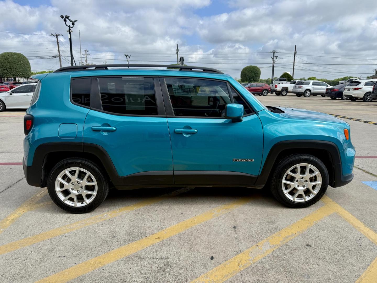 2020 /Black, premium cloth Black/Sandstorm, premium clot Jeep Renegade 70682 (ZACNJABB7LP) with an 2.4L L4 DOHC 16V engine, 9-Speed Automatic transmission, located at 2401 E Main St., Grand Prairie, TX, 75050, (972) 262-4440, 32.748981, -96.969643 - Photo#6
