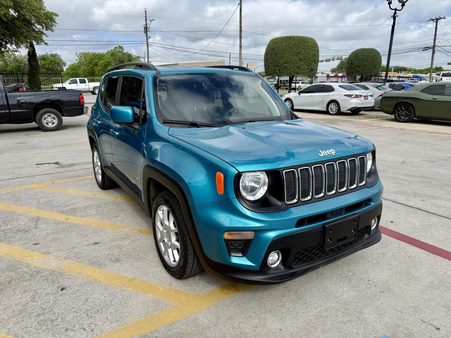 2020 /Black, premium cloth Black/Sandstorm, premium clot Jeep Renegade 70682 (ZACNJABB7LP) with an 2.4L L4 DOHC 16V engine, 9-Speed Automatic transmission, located at 2401 E Main St., Grand Prairie, TX, 75050, (972) 262-4440, 32.748981, -96.969643 - Photo#7
