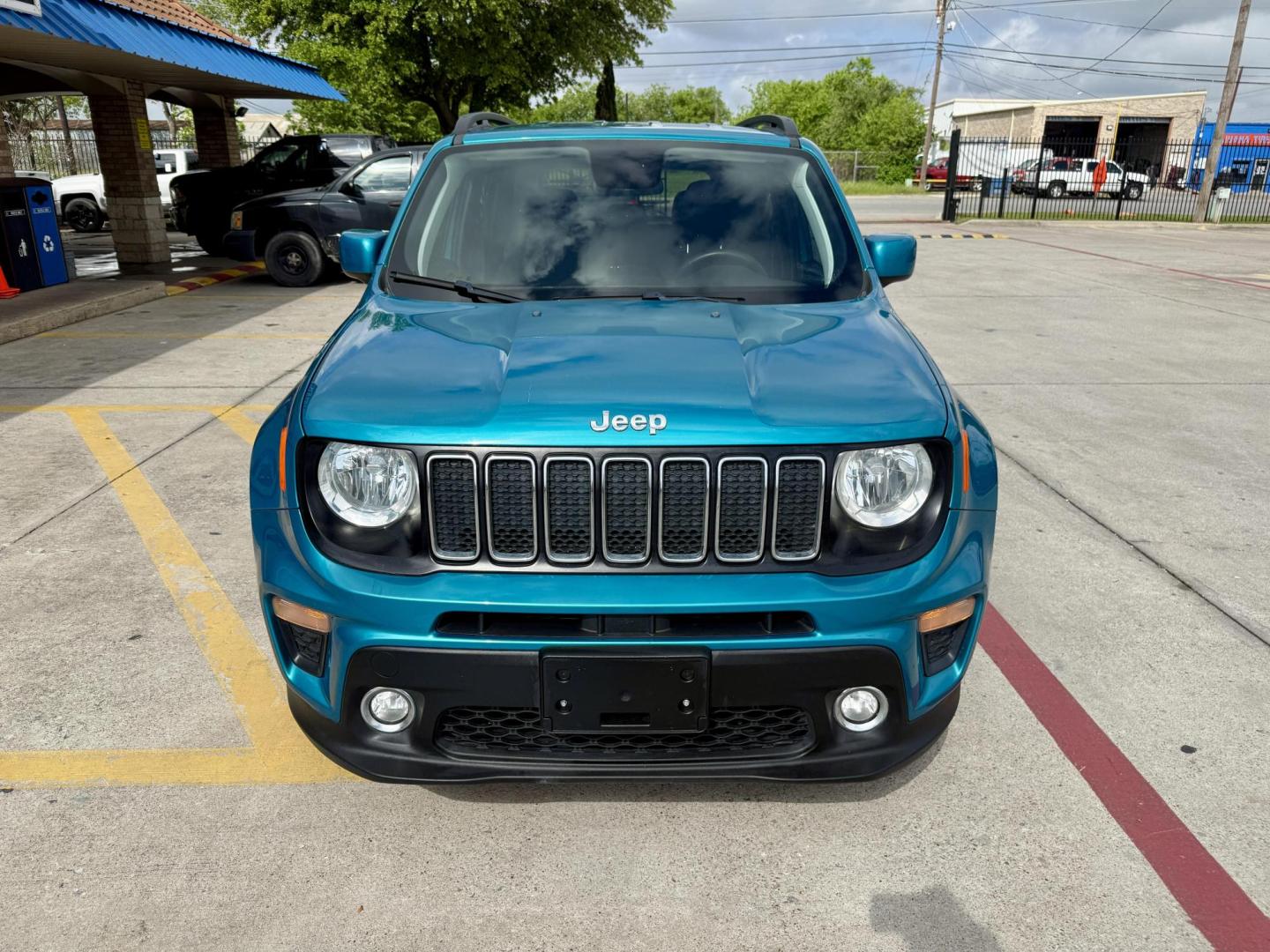 2020 /Black, premium cloth Black/Sandstorm, premium clot Jeep Renegade 70682 (ZACNJABB7LP) with an 2.4L L4 DOHC 16V engine, 9-Speed Automatic transmission, located at 2401 E Main St., Grand Prairie, TX, 75050, (972) 262-4440, 32.748981, -96.969643 - Photo#8