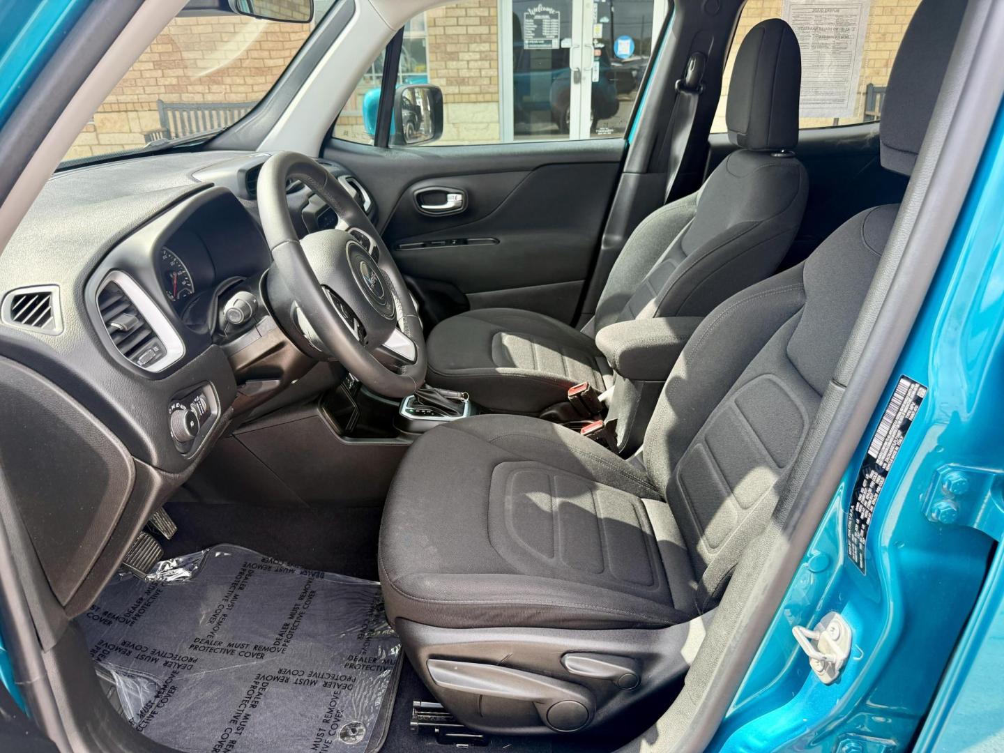 2020 /Black, premium cloth Black/Sandstorm, premium clot Jeep Renegade 70682 (ZACNJABB7LP) with an 2.4L L4 DOHC 16V engine, 9-Speed Automatic transmission, located at 2401 E Main St., Grand Prairie, TX, 75050, (972) 262-4440, 32.748981, -96.969643 - Photo#10