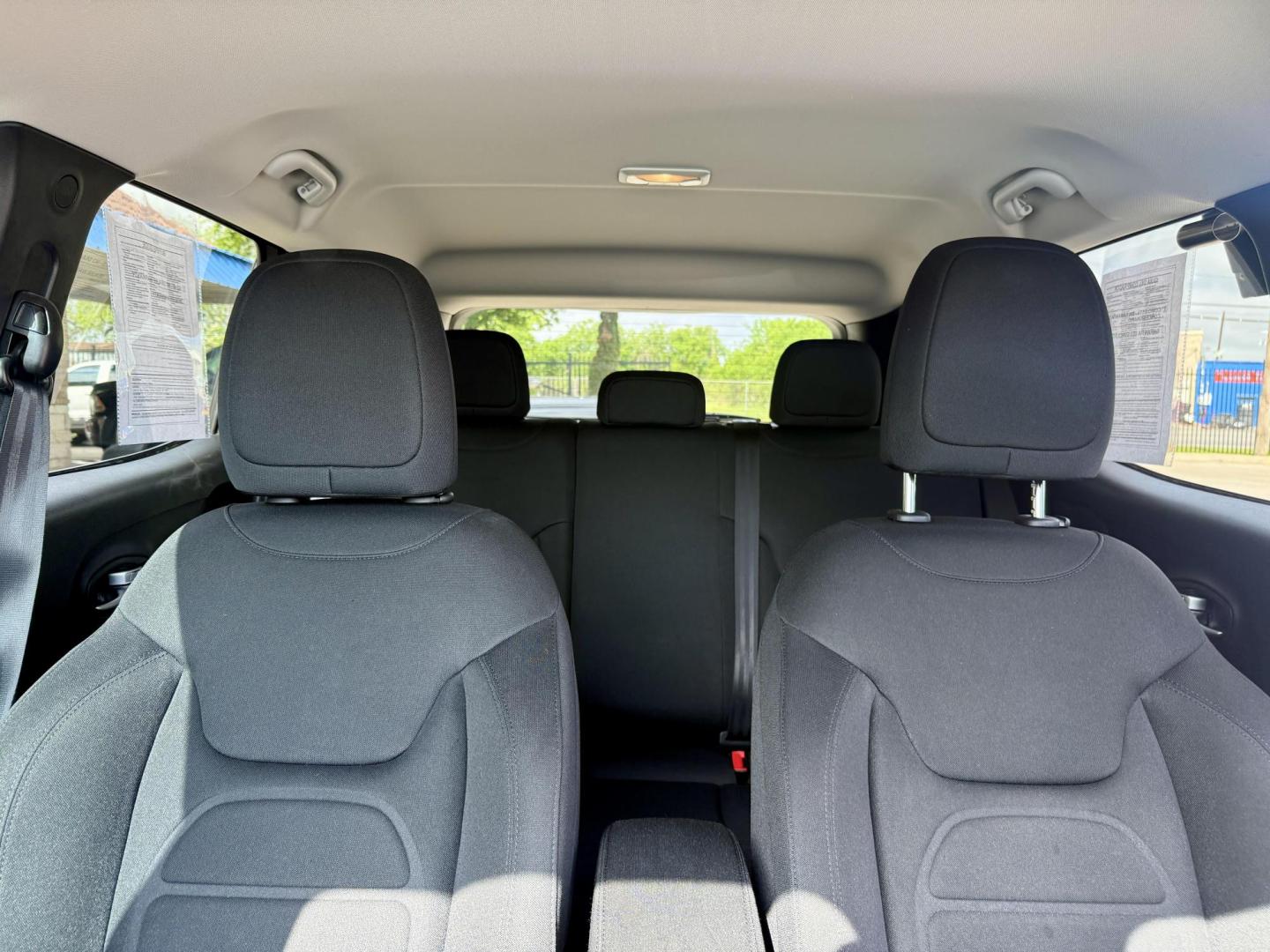 2020 /Black, premium cloth Black/Sandstorm, premium clot Jeep Renegade 70682 (ZACNJABB7LP) with an 2.4L L4 DOHC 16V engine, 9-Speed Automatic transmission, located at 2401 E Main St., Grand Prairie, TX, 75050, (972) 262-4440, 32.748981, -96.969643 - Photo#11