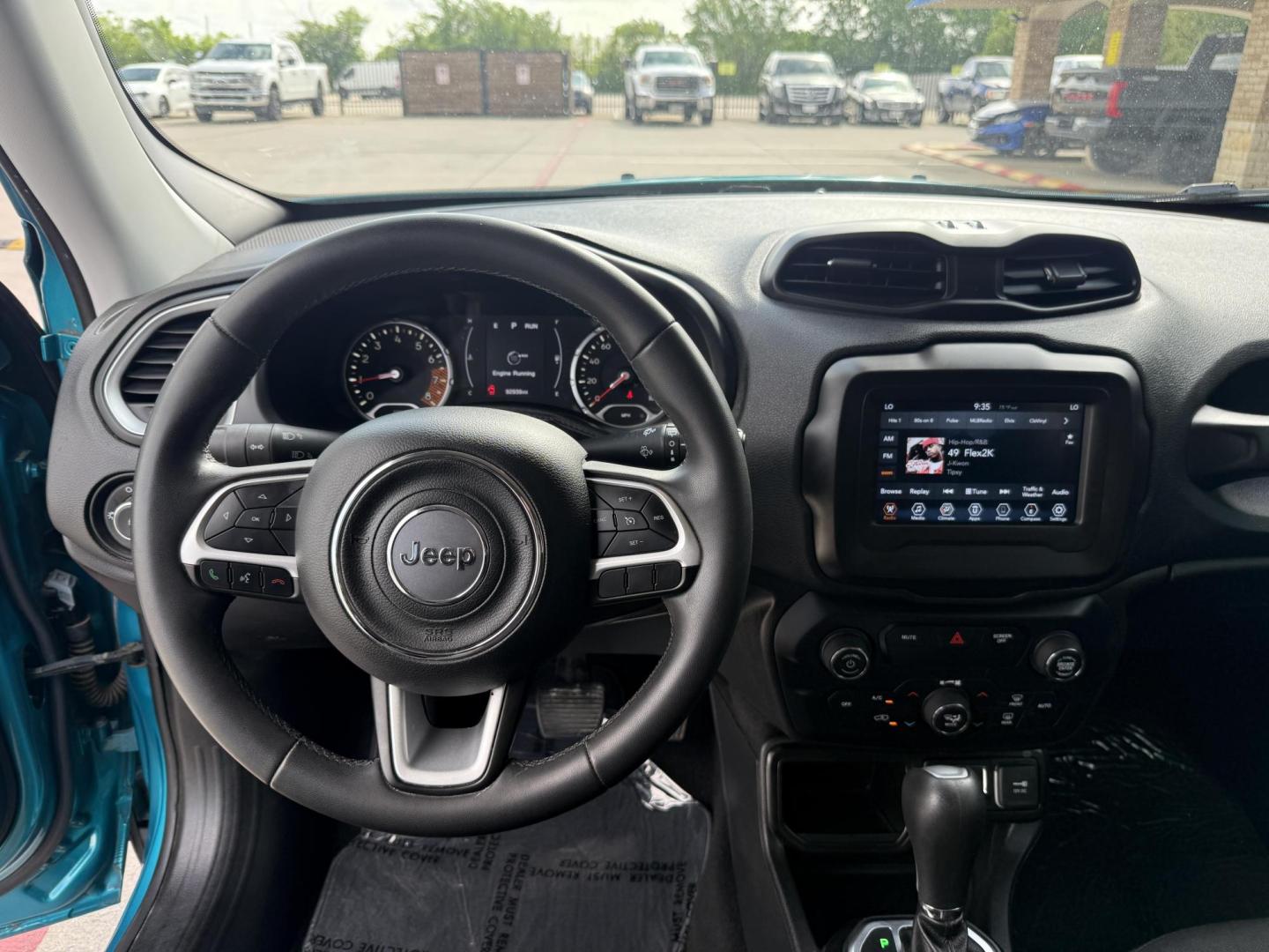2020 /Black, premium cloth Black/Sandstorm, premium clot Jeep Renegade 70682 (ZACNJABB7LP) with an 2.4L L4 DOHC 16V engine, 9-Speed Automatic transmission, located at 2401 E Main St., Grand Prairie, TX, 75050, (972) 262-4440, 32.748981, -96.969643 - Photo#12