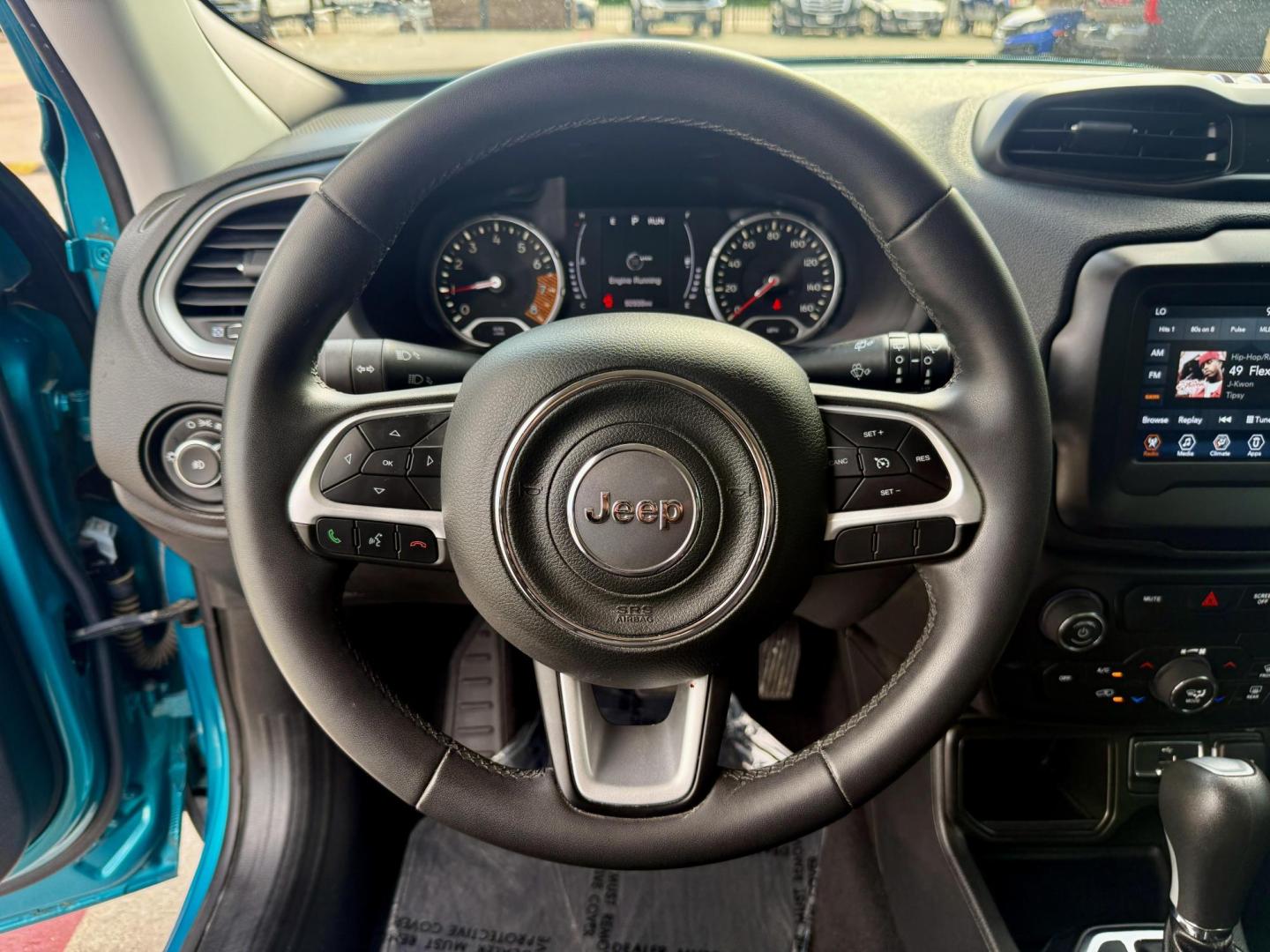 2020 /Black, premium cloth Black/Sandstorm, premium clot Jeep Renegade 70682 (ZACNJABB7LP) with an 2.4L L4 DOHC 16V engine, 9-Speed Automatic transmission, located at 2401 E Main St., Grand Prairie, TX, 75050, (972) 262-4440, 32.748981, -96.969643 - Photo#13
