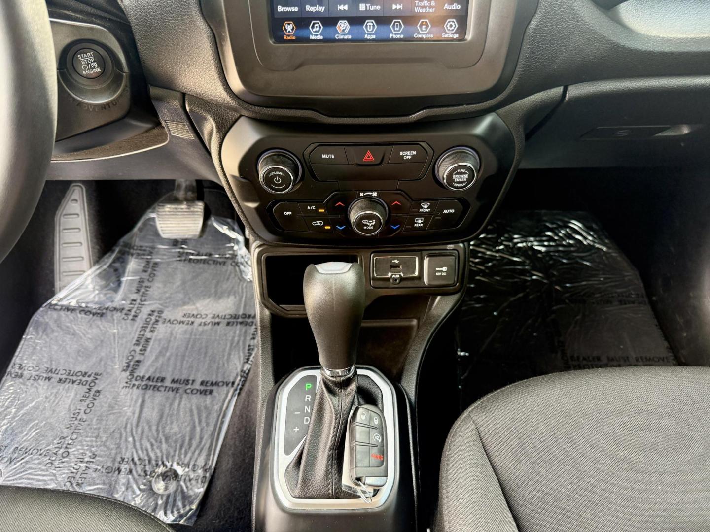 2020 /Black, premium cloth Black/Sandstorm, premium clot Jeep Renegade 70682 (ZACNJABB7LP) with an 2.4L L4 DOHC 16V engine, 9-Speed Automatic transmission, located at 2401 E Main St., Grand Prairie, TX, 75050, (972) 262-4440, 32.748981, -96.969643 - Photo#16