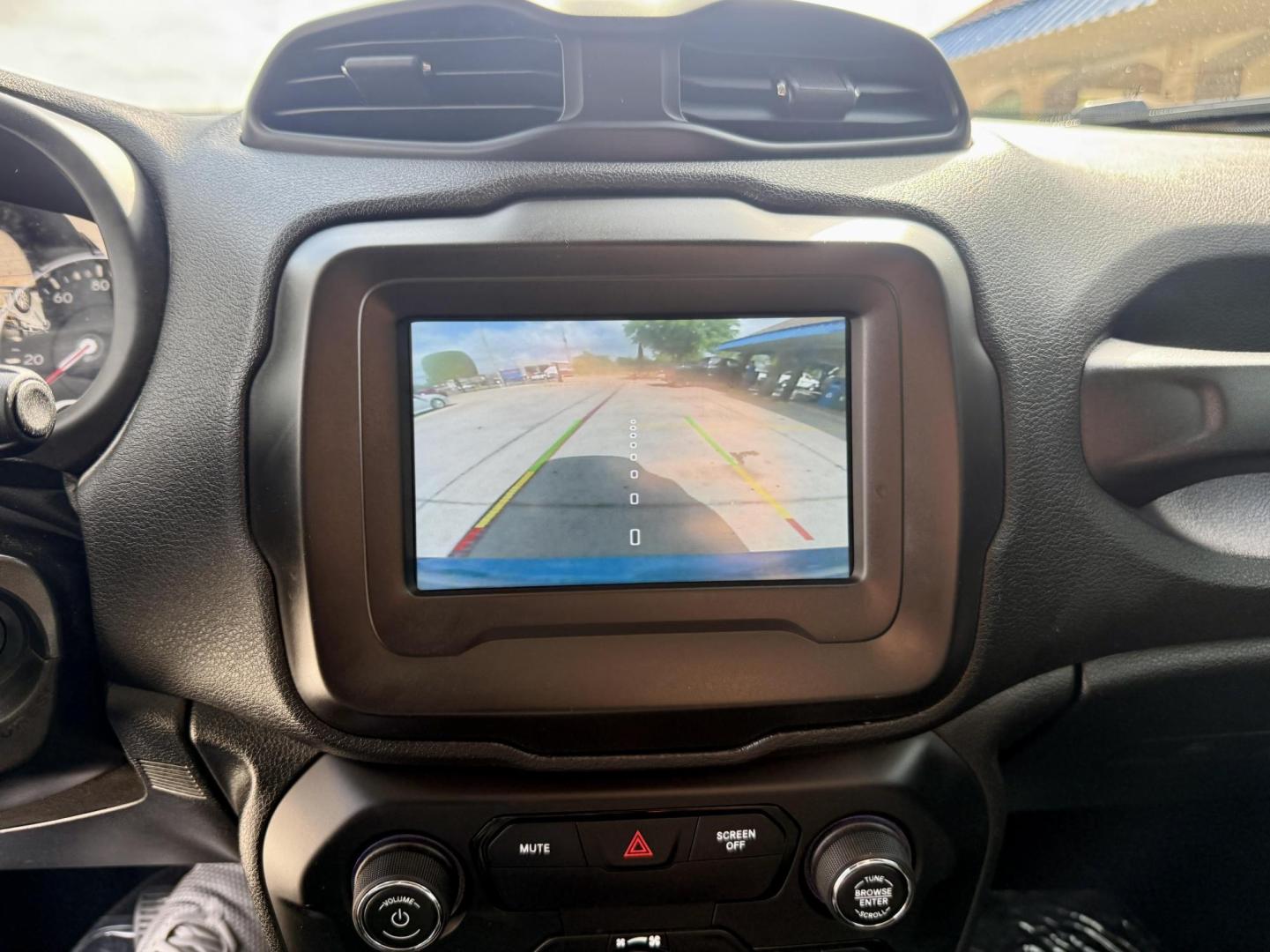 2020 /Black, premium cloth Black/Sandstorm, premium clot Jeep Renegade 70682 (ZACNJABB7LP) with an 2.4L L4 DOHC 16V engine, 9-Speed Automatic transmission, located at 2401 E Main St., Grand Prairie, TX, 75050, (972) 262-4440, 32.748981, -96.969643 - Photo#17