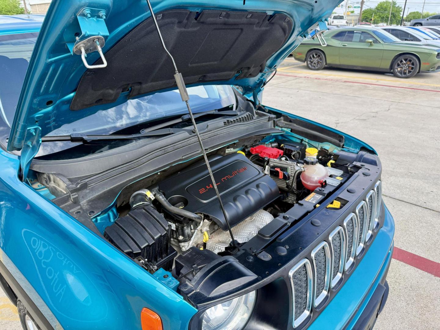 2020 /Black, premium cloth Black/Sandstorm, premium clot Jeep Renegade 70682 (ZACNJABB7LP) with an 2.4L L4 DOHC 16V engine, 9-Speed Automatic transmission, located at 2401 E Main St., Grand Prairie, TX, 75050, (972) 262-4440, 32.748981, -96.969643 - Photo#19