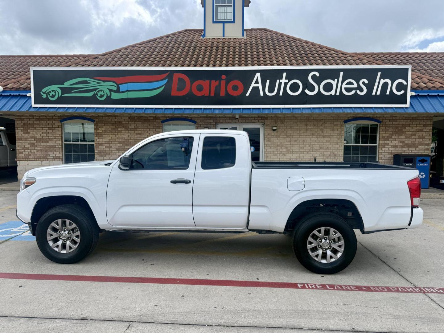 2016 Super White /Black/Caramel, cloth Black/Red, cloth Cement Gray, Toyota Tacoma 53500 (5TFRX5GN5GX) with an 2.7L L4 DOHC 16V engine, 6-Speed Automatic transmission, located at 2401 E Main St., Grand Prairie, TX, 75050, (972) 262-4440, 32.748981, -96.969643 - Photo#1