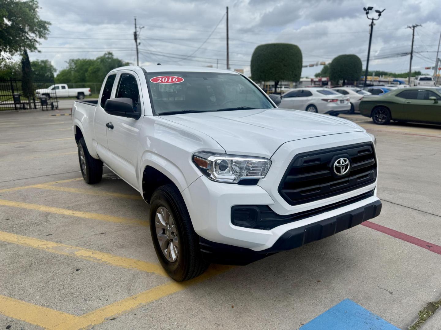 2016 Super White /Black/Caramel, cloth Black/Red, cloth Cement Gray, Toyota Tacoma 53500 (5TFRX5GN5GX) with an 2.7L L4 DOHC 16V engine, 6-Speed Automatic transmission, located at 2401 E Main St., Grand Prairie, TX, 75050, (972) 262-4440, 32.748981, -96.969643 - Photo#6