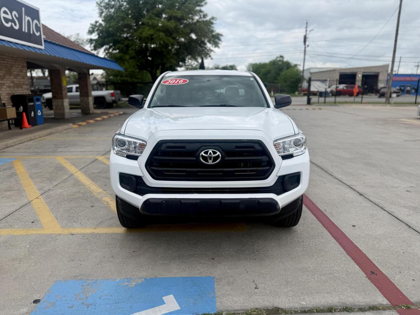 2016 Super White /Black/Caramel, cloth Black/Red, cloth Cement Gray, Toyota Tacoma 53500 (5TFRX5GN5GX) with an 2.7L L4 DOHC 16V engine, 6-Speed Automatic transmission, located at 2401 E Main St., Grand Prairie, TX, 75050, (972) 262-4440, 32.748981, -96.969643 - Photo#7