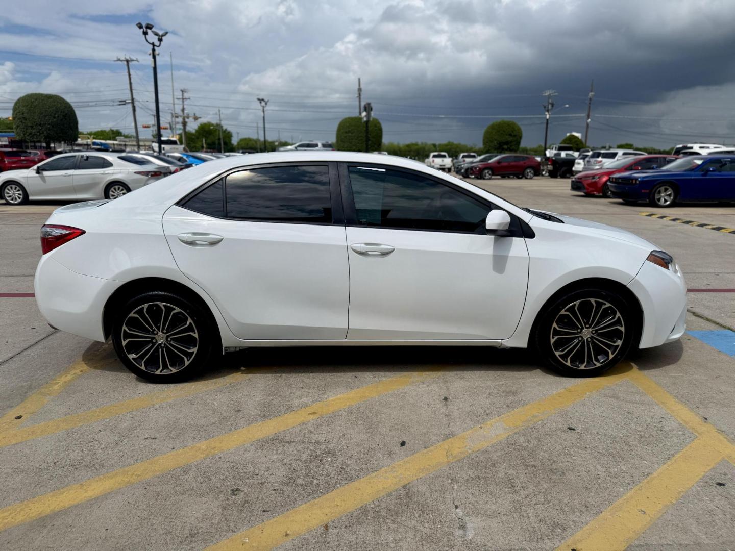 2016 Super White /Amber Fabric, cloth Ash Fabric, cloth Ivory Fabric Toyota Corolla 52980 (5YFBURHE3GP) with an 1.8L L4 DOHC 16V engine, Continuously Variable Transmission transmission, located at 2401 E Main St., Grand Prairie, TX, 75050, (972) 262-4440, 32.748981, -96.969643 - Photo#5