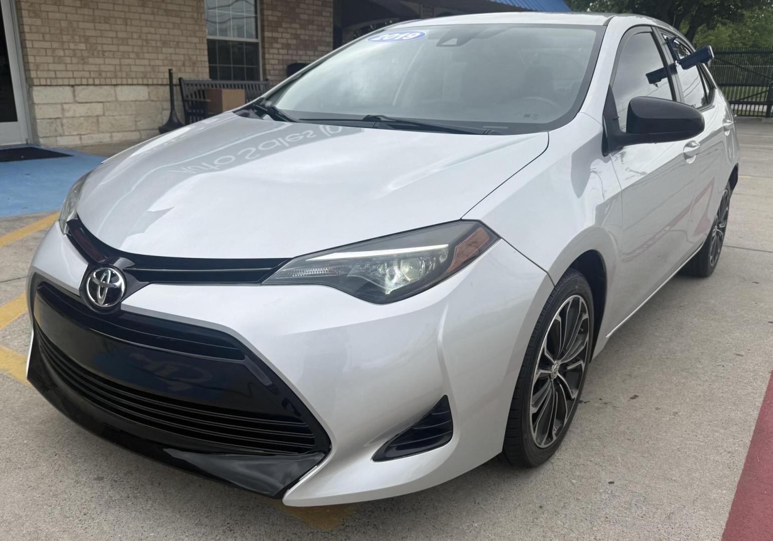 2019 Classic Silver Metallic /Almond, premium cloth Ash/Dark Gray, premium cloth Toyota Corolla 62851 (2T1BURHEXKC) with an 1.8L L4 DOHC 16V engine, Continuously Variable Transmission transmission, located at 2401 E Main St., Grand Prairie, TX, 75050, (972) 262-4440, 32.748981, -96.969643 - Photo#2
