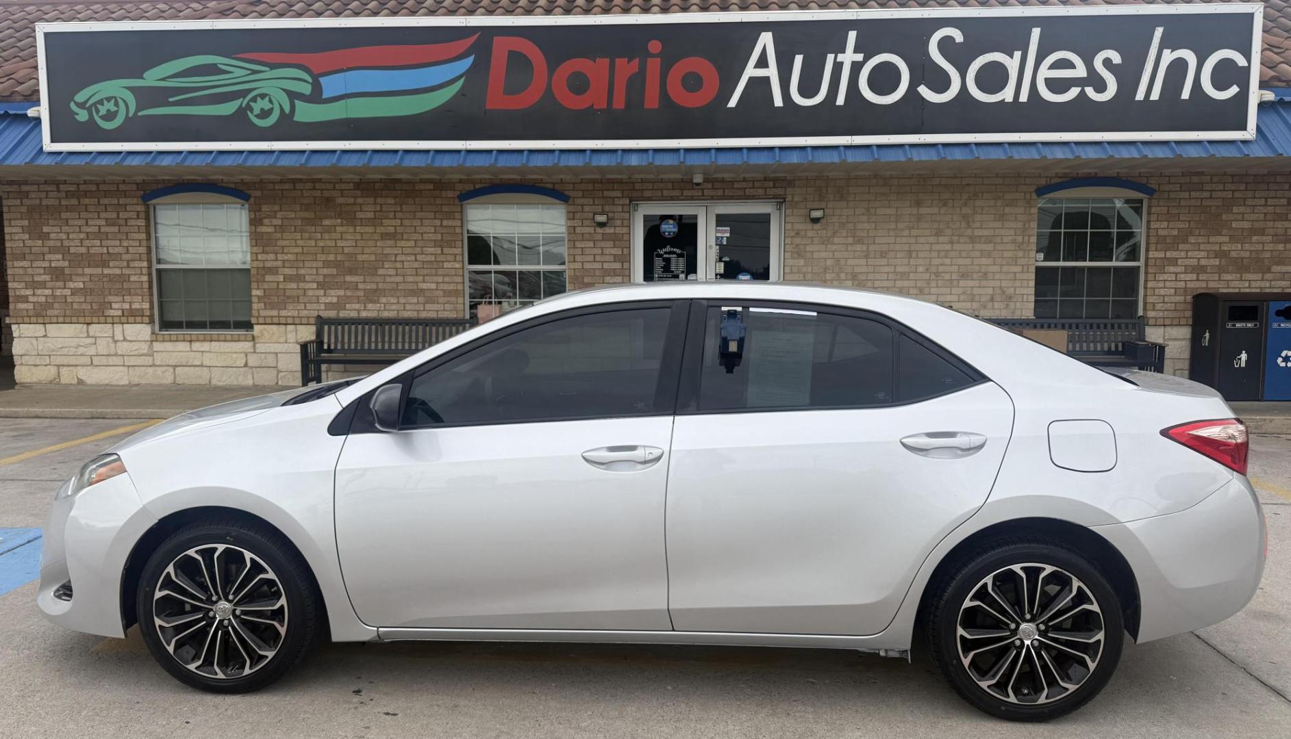 2019 Classic Silver Metallic /Almond, premium cloth Ash/Dark Gray, premium cloth Toyota Corolla 62851 (2T1BURHEXKC) with an 1.8L L4 DOHC 16V engine, Continuously Variable Transmission transmission, located at 2401 E Main St., Grand Prairie, TX, 75050, (972) 262-4440, 32.748981, -96.969643 - Photo#3