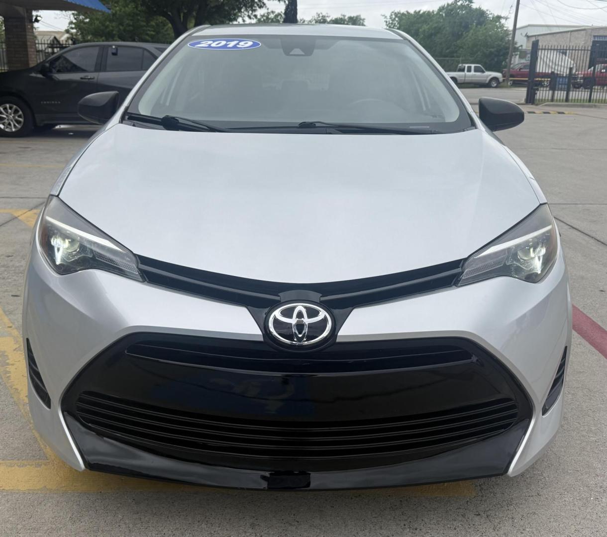 2019 Classic Silver Metallic /Almond, premium cloth Ash/Dark Gray, premium cloth Toyota Corolla 62851 (2T1BURHEXKC) with an 1.8L L4 DOHC 16V engine, Continuously Variable Transmission transmission, located at 2401 E Main St., Grand Prairie, TX, 75050, (972) 262-4440, 32.748981, -96.969643 - Photo#6