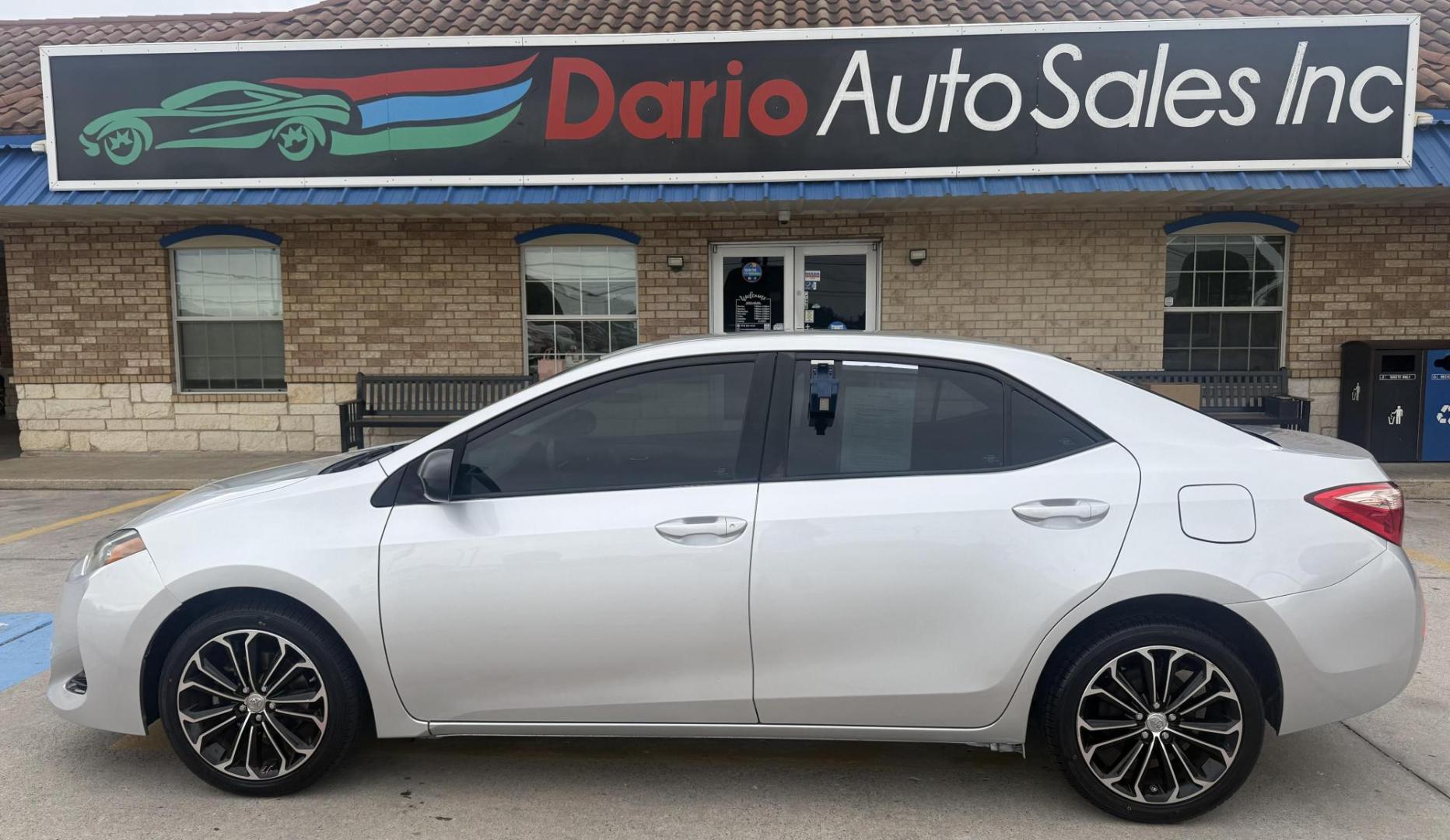 2019 Classic Silver Metallic /Almond, premium cloth Ash/Dark Gray, premium cloth Toyota Corolla 62851 (2T1BURHEXKC) with an 1.8L L4 DOHC 16V engine, Continuously Variable Transmission transmission, located at 2401 E Main St., Grand Prairie, TX, 75050, (972) 262-4440, 32.748981, -96.969643 - Photo#24