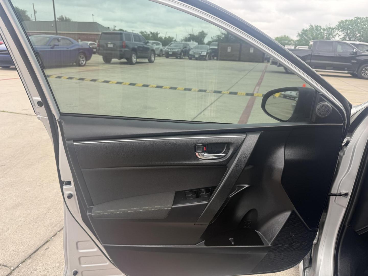 2019 Classic Silver Metallic /Almond, premium cloth Ash/Dark Gray, premium cloth Toyota Corolla 62851 (2T1BURHEXKC) with an 1.8L L4 DOHC 16V engine, Continuously Variable Transmission transmission, located at 2401 E Main St., Grand Prairie, TX, 75050, (972) 262-4440, 32.748981, -96.969643 - Photo#27