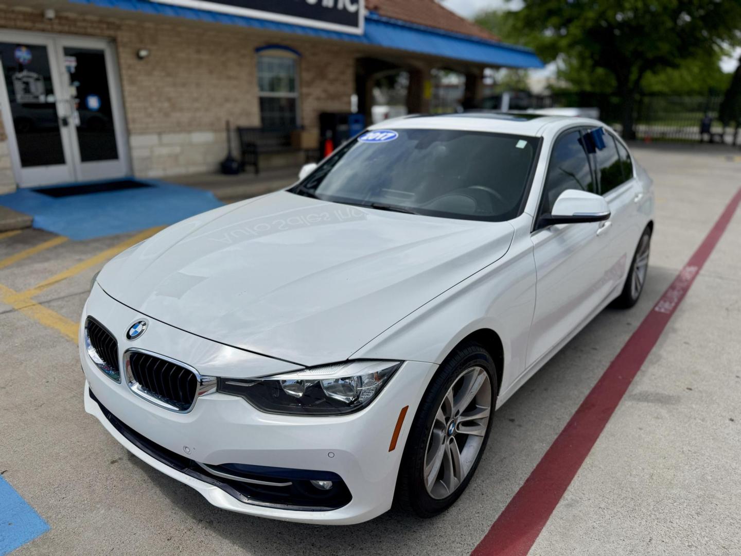 2017 Alpine White /Black Dakota w/Dark Oyster Highlight, leather Blac BMW 3-Series 55640 (WBA8B9G39HN) with an 3.0L L6 DOHC 24V engine, 8-Speed Automatic transmission, located at 2401 E Main St., Grand Prairie, TX, 75050, (972) 262-4440, 32.748981, -96.969643 - Photo#0