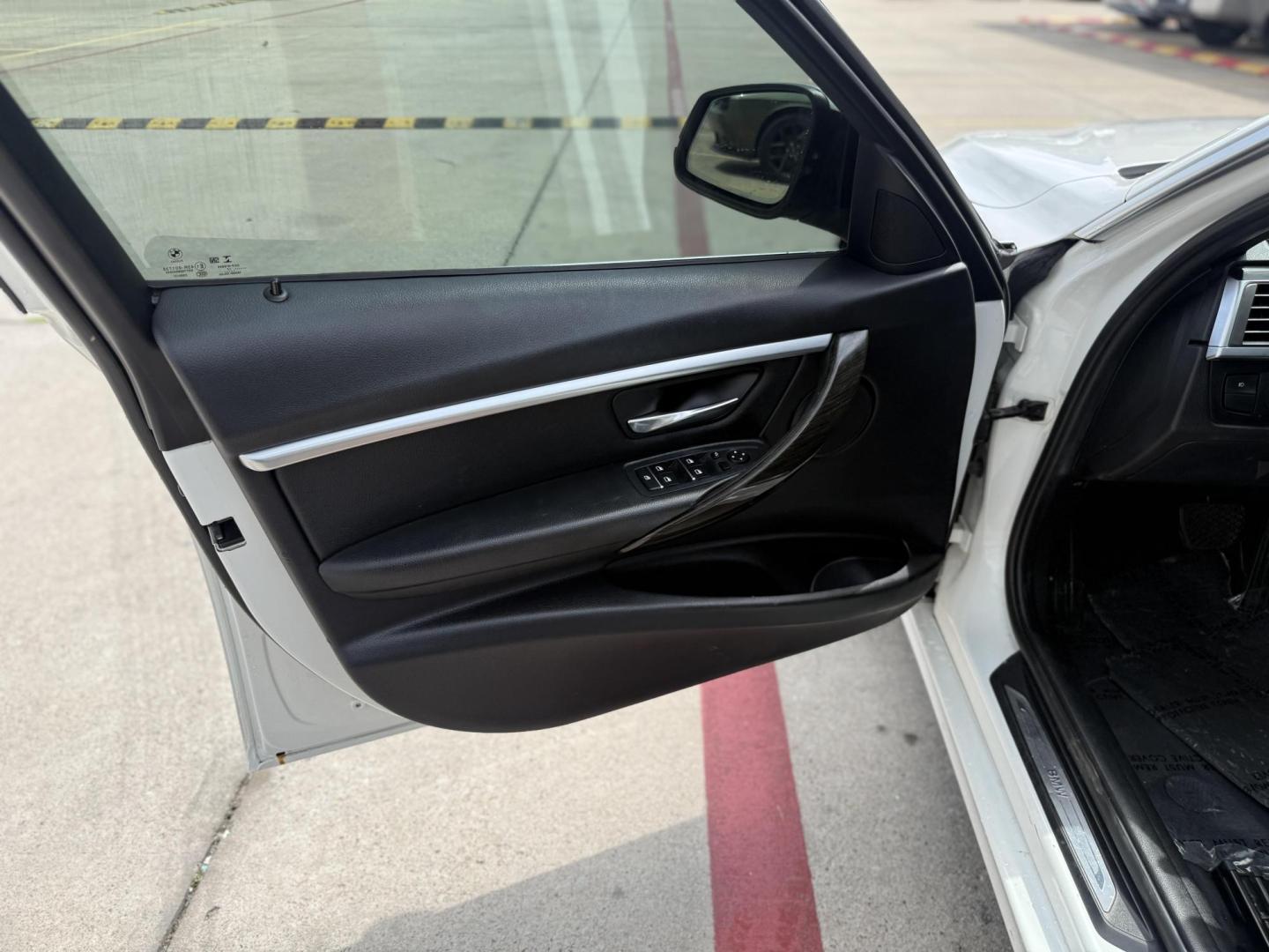 2017 Alpine White /Black Dakota w/Dark Oyster Highlight, leather Blac BMW 3-Series 55640 (WBA8B9G39HN) with an 3.0L L6 DOHC 24V engine, 8-Speed Automatic transmission, located at 2401 E Main St., Grand Prairie, TX, 75050, (972) 262-4440, 32.748981, -96.969643 - Photo#9