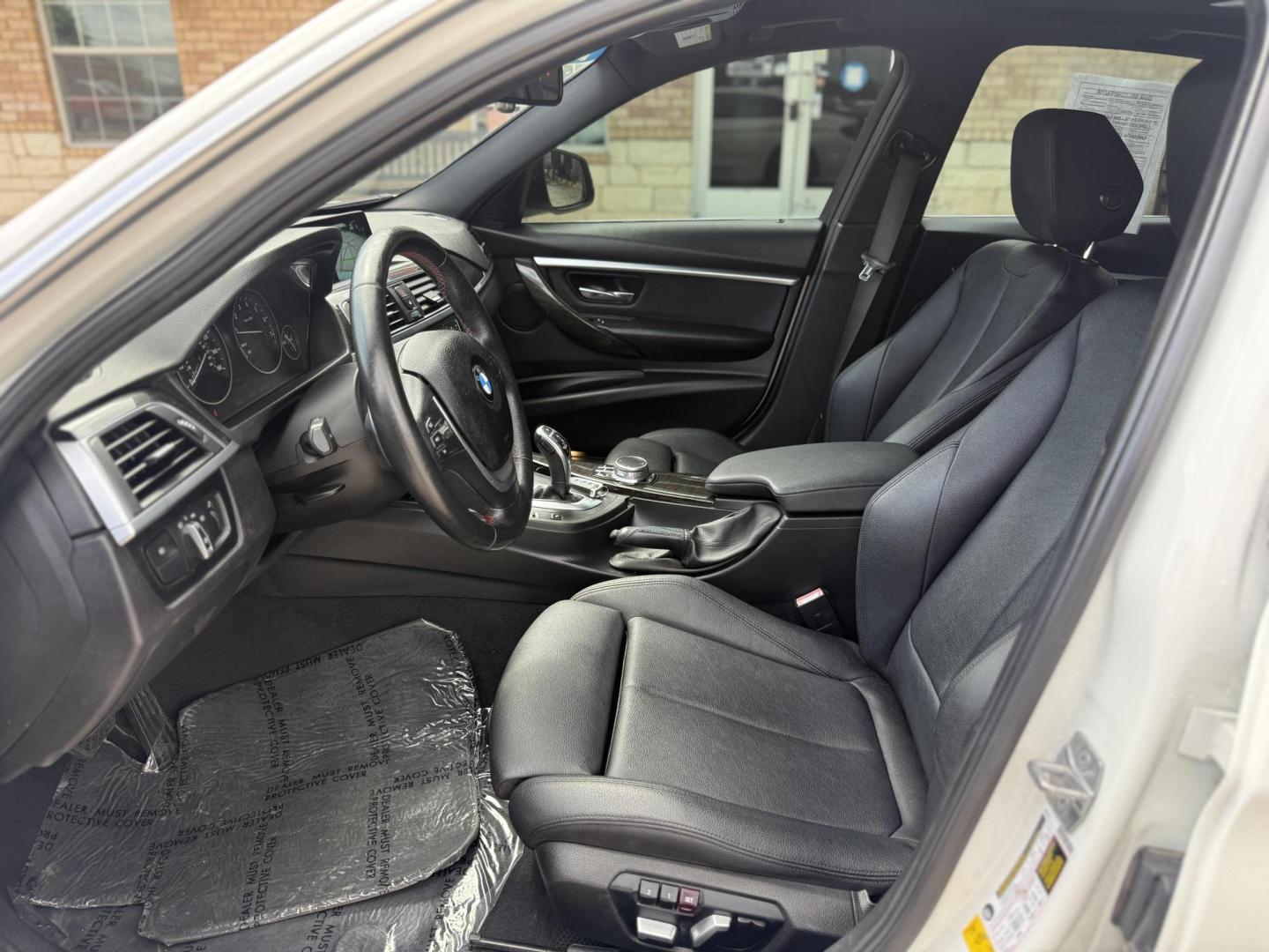 2017 Alpine White /Black Dakota w/Dark Oyster Highlight, leather Blac BMW 3-Series 55640 (WBA8B9G39HN) with an 3.0L L6 DOHC 24V engine, 8-Speed Automatic transmission, located at 2401 E Main St., Grand Prairie, TX, 75050, (972) 262-4440, 32.748981, -96.969643 - Photo#10