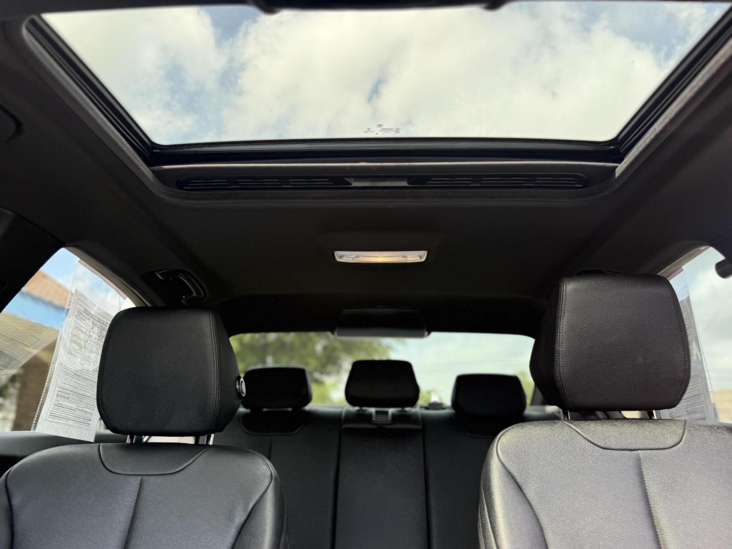 2017 Alpine White /Black Dakota w/Dark Oyster Highlight, leather Blac BMW 3-Series 55640 (WBA8B9G39HN) with an 3.0L L6 DOHC 24V engine, 8-Speed Automatic transmission, located at 2401 E Main St., Grand Prairie, TX, 75050, (972) 262-4440, 32.748981, -96.969643 - Photo#12