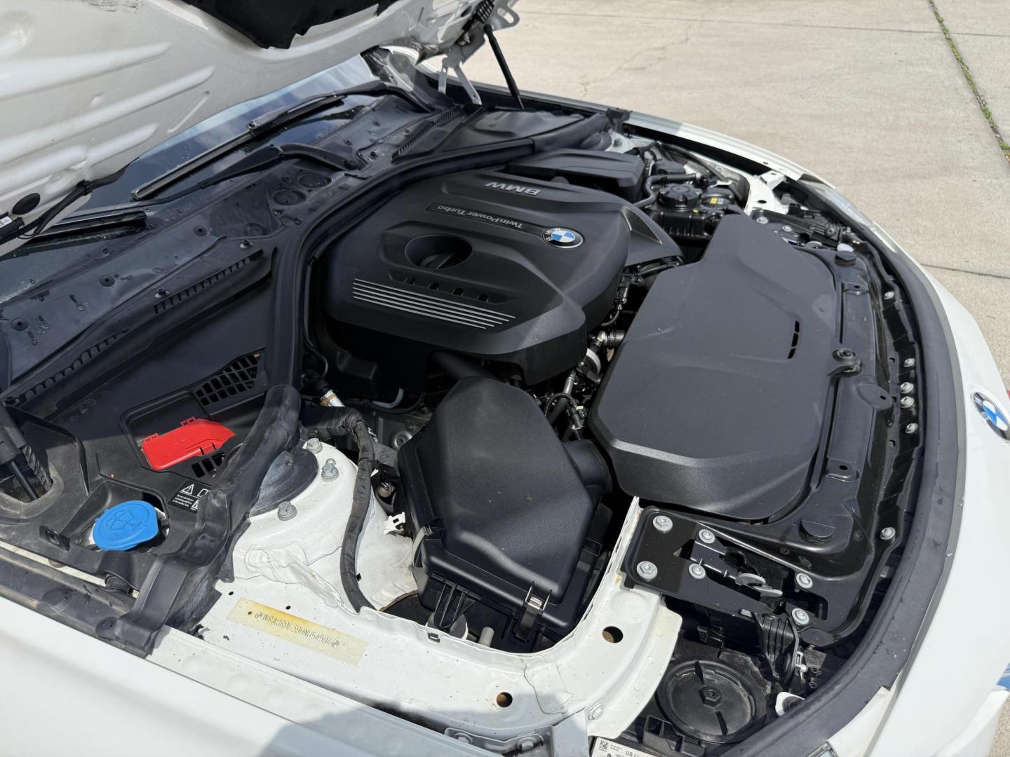 2017 Alpine White /Black Dakota w/Dark Oyster Highlight, leather Blac BMW 3-Series 55640 (WBA8B9G39HN) with an 3.0L L6 DOHC 24V engine, 8-Speed Automatic transmission, located at 2401 E Main St., Grand Prairie, TX, 75050, (972) 262-4440, 32.748981, -96.969643 - Photo#19