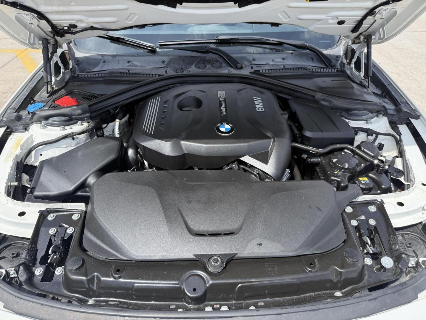 2017 Alpine White /Black Dakota w/Dark Oyster Highlight, leather Blac BMW 3-Series 55640 (WBA8B9G39HN) with an 3.0L L6 DOHC 24V engine, 8-Speed Automatic transmission, located at 2401 E Main St., Grand Prairie, TX, 75050, (972) 262-4440, 32.748981, -96.969643 - Photo#20