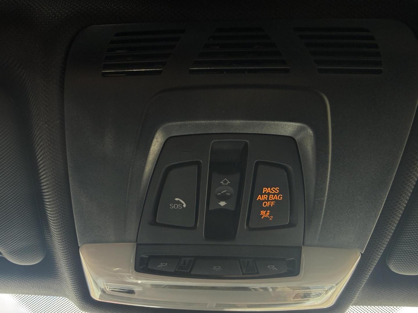 2017 Alpine White /Black Dakota w/Dark Oyster Highlight, leather Blac BMW 3-Series 55640 (WBA8B9G39HN) with an 3.0L L6 DOHC 24V engine, 8-Speed Automatic transmission, located at 2401 E Main St., Grand Prairie, TX, 75050, (972) 262-4440, 32.748981, -96.969643 - Photo#22