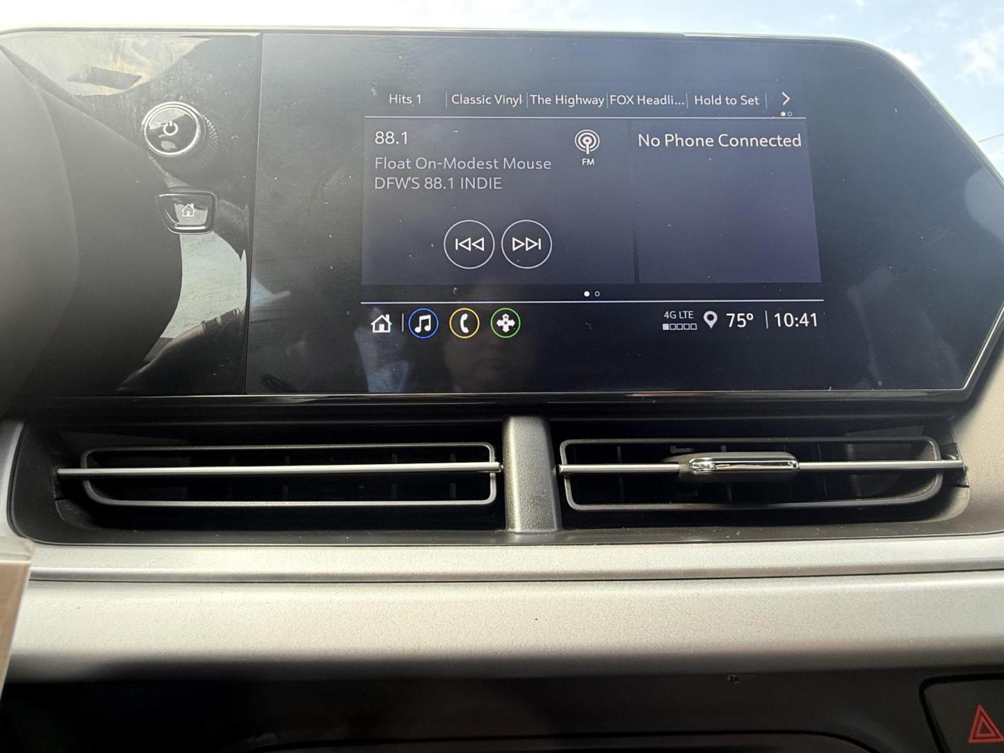 2024 /Jet Black/Gray w/Red Accents Chevrolet Trax 82597 (KL77LGE23RC) with an 1.2L L3 TURBO engine, 6-Speed Automatic transmission, located at 2401 E Main St., Grand Prairie, TX, 75050, (972) 262-4440, 32.748981, -96.969643 - Photo#7