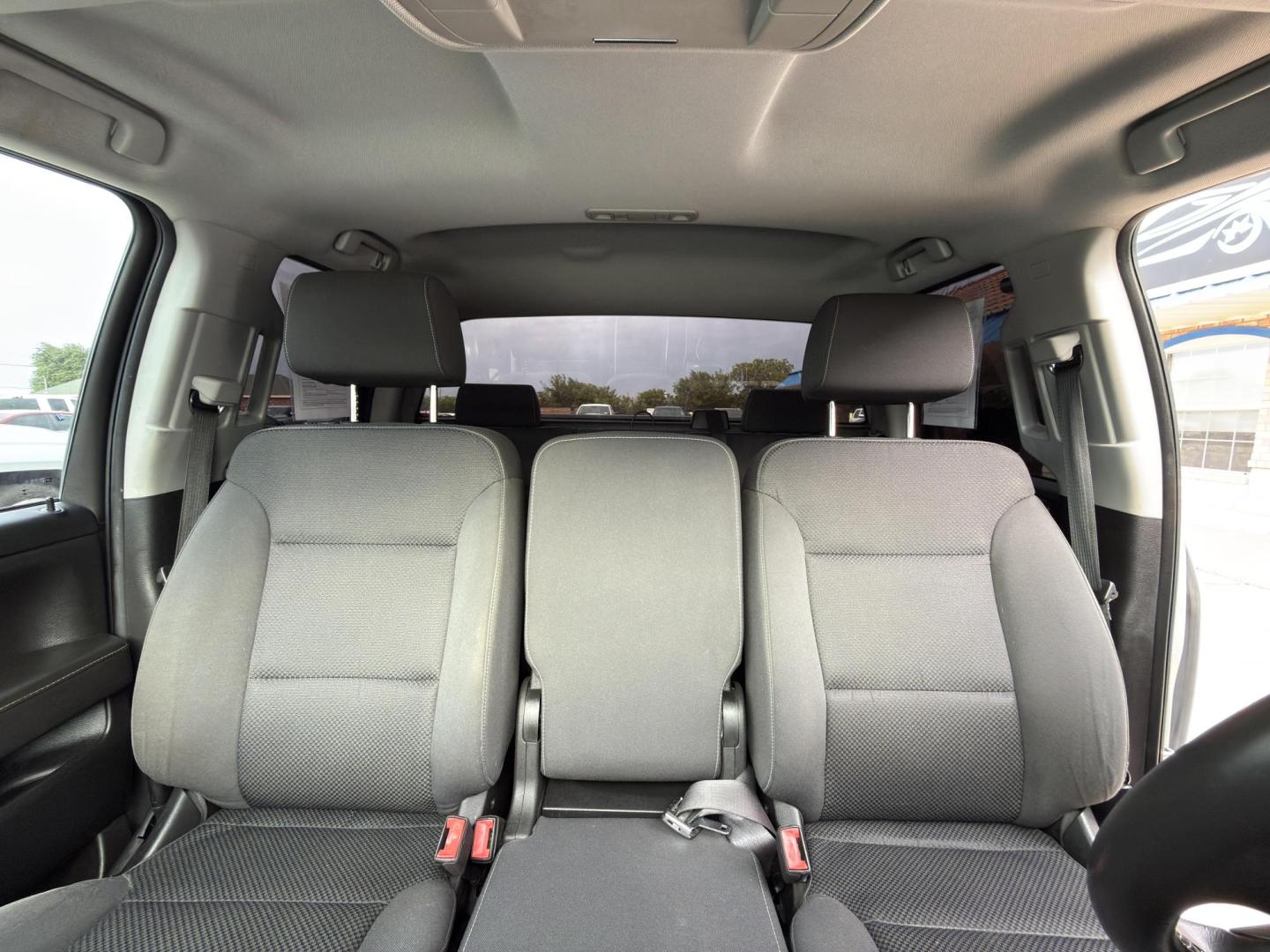 2018 Silver Ice Metallic /Cocoa/Dune, cloth Dark Ash Seats w/Jet Black Inter Chevrolet Silverado 1500 59704 (1GCRCREC8JZ) with an 5.3L V8 OHV 16V engine, 6-Speed Automatic transmission, located at 2401 E Main St., Grand Prairie, TX, 75050, (972) 262-4440, 32.748981, -96.969643 - Photo#3