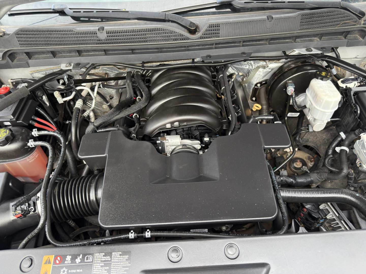 2018 Silver Ice Metallic /Cocoa/Dune, cloth Dark Ash Seats w/Jet Black Inter Chevrolet Silverado 1500 59704 (1GCRCREC8JZ) with an 5.3L V8 OHV 16V engine, 6-Speed Automatic transmission, located at 2401 E Main St., Grand Prairie, TX, 75050, (972) 262-4440, 32.748981, -96.969643 - Photo#9