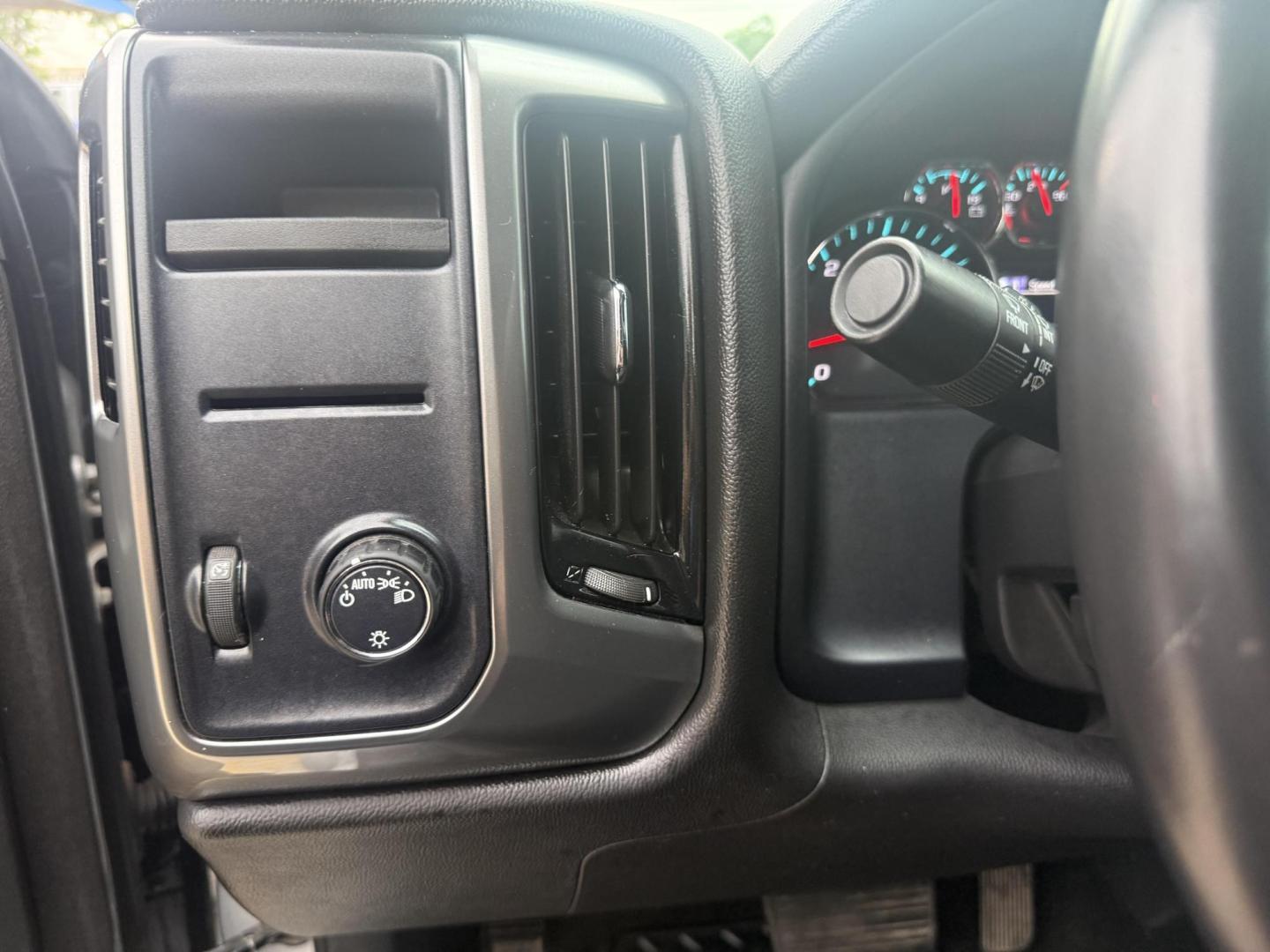 2018 Silver Ice Metallic /Cocoa/Dune, cloth Dark Ash Seats w/Jet Black Inter Chevrolet Silverado 1500 59704 (1GCRCREC8JZ) with an 5.3L V8 OHV 16V engine, 6-Speed Automatic transmission, located at 2401 E Main St., Grand Prairie, TX, 75050, (972) 262-4440, 32.748981, -96.969643 - Photo#12