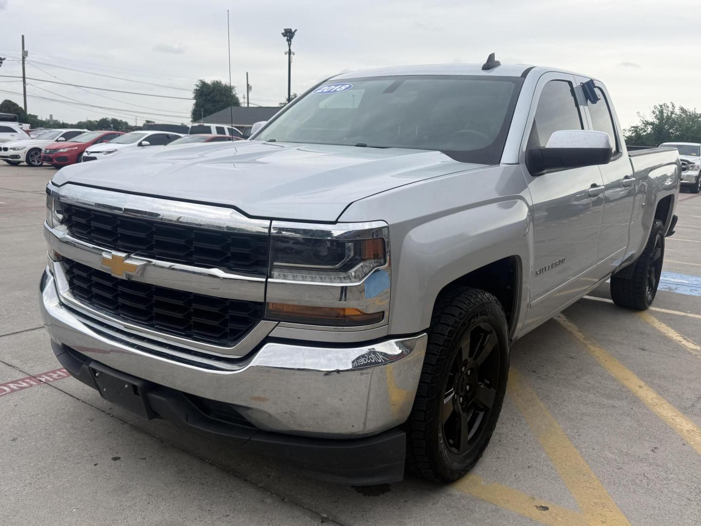 2018 Silver Ice Metallic /Cocoa/Dune, cloth Dark Ash Seats w/Jet Black Inter Chevrolet Silverado 1500 59704 (1GCRCREC8JZ) with an 5.3L V8 OHV 16V engine, 6-Speed Automatic transmission, located at 2401 E Main St., Grand Prairie, TX, 75050, (972) 262-4440, 32.748981, -96.969643 - Photo#20