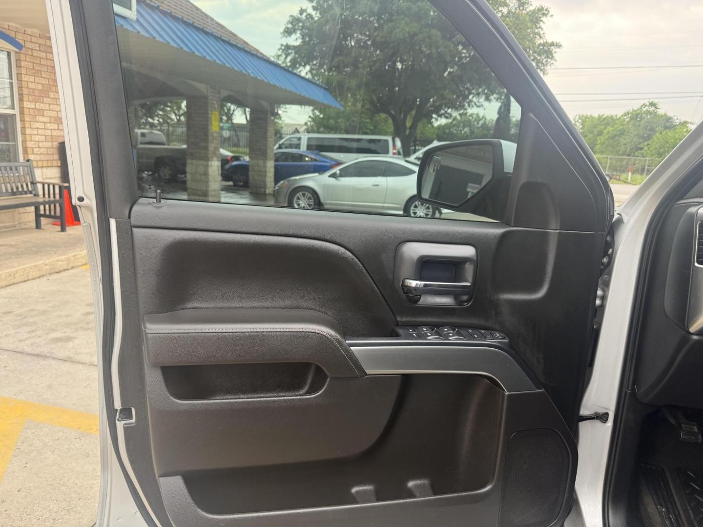 2018 Silver Ice Metallic /Cocoa/Dune, cloth Dark Ash Seats w/Jet Black Inter Chevrolet Silverado 1500 59704 (1GCRCREC8JZ) with an 5.3L V8 OHV 16V engine, 6-Speed Automatic transmission, located at 2401 E Main St., Grand Prairie, TX, 75050, (972) 262-4440, 32.748981, -96.969643 - Photo#24