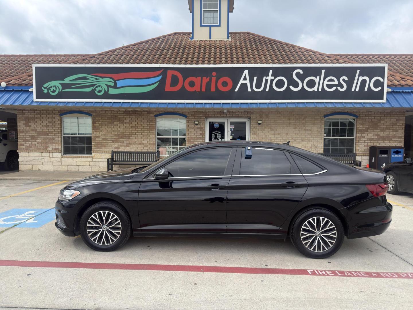 2020 Black Uni /Storm Gray, cloth Titan Black, cloth Volkswagen Jetta 73274 (3VWCB7BU3LM) with an 1.4L L4 DOHC 16V engine, 8-Speed Automatic transmission, located at 2401 E Main St., Grand Prairie, TX, 75050, (972) 262-4440, 32.748981, -96.969643 - Photo#1