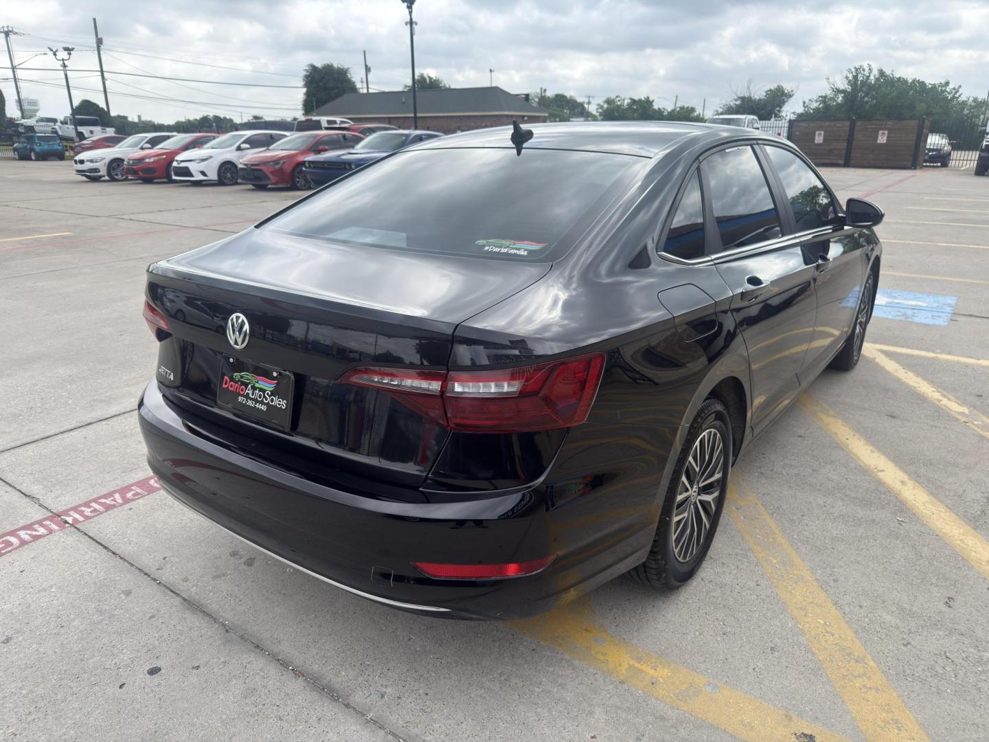 2020 Black Uni /Storm Gray, cloth Titan Black, cloth Volkswagen Jetta 73274 (3VWCB7BU3LM) with an 1.4L L4 DOHC 16V engine, 8-Speed Automatic transmission, located at 2401 E Main St., Grand Prairie, TX, 75050, (972) 262-4440, 32.748981, -96.969643 - Photo#3