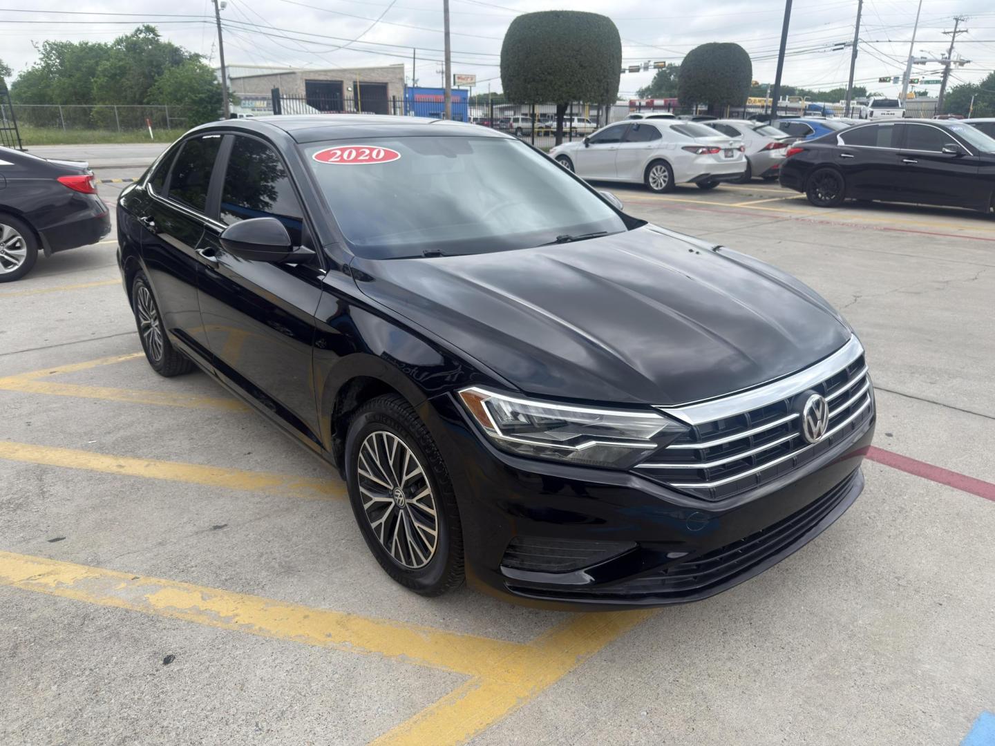 2020 Black Uni /Storm Gray, cloth Titan Black, cloth Volkswagen Jetta 73274 (3VWCB7BU3LM) with an 1.4L L4 DOHC 16V engine, 8-Speed Automatic transmission, located at 2401 E Main St., Grand Prairie, TX, 75050, (972) 262-4440, 32.748981, -96.969643 - Photo#5