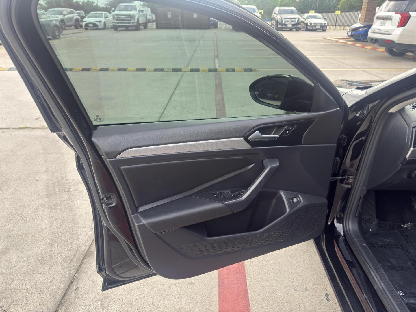 2020 Black Uni /Storm Gray, cloth Titan Black, cloth Volkswagen Jetta 73274 (3VWCB7BU3LM) with an 1.4L L4 DOHC 16V engine, 8-Speed Automatic transmission, located at 2401 E Main St., Grand Prairie, TX, 75050, (972) 262-4440, 32.748981, -96.969643 - Photo#11