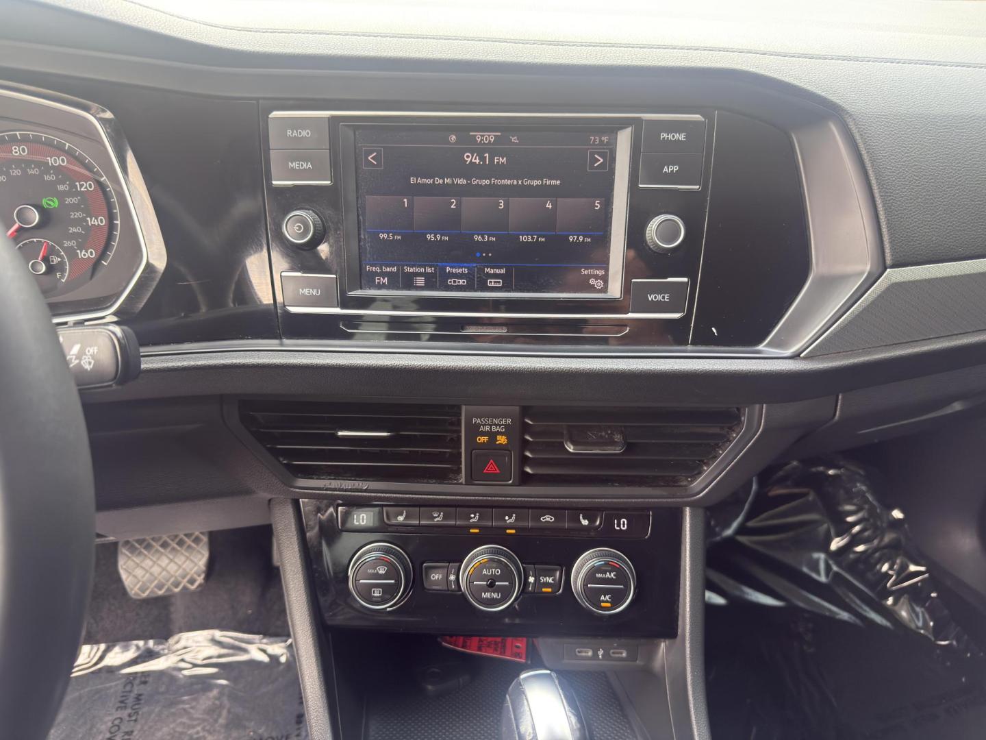 2020 Black Uni /Storm Gray, cloth Titan Black, cloth Volkswagen Jetta 73274 (3VWCB7BU3LM) with an 1.4L L4 DOHC 16V engine, 8-Speed Automatic transmission, located at 2401 E Main St., Grand Prairie, TX, 75050, (972) 262-4440, 32.748981, -96.969643 - Photo#17