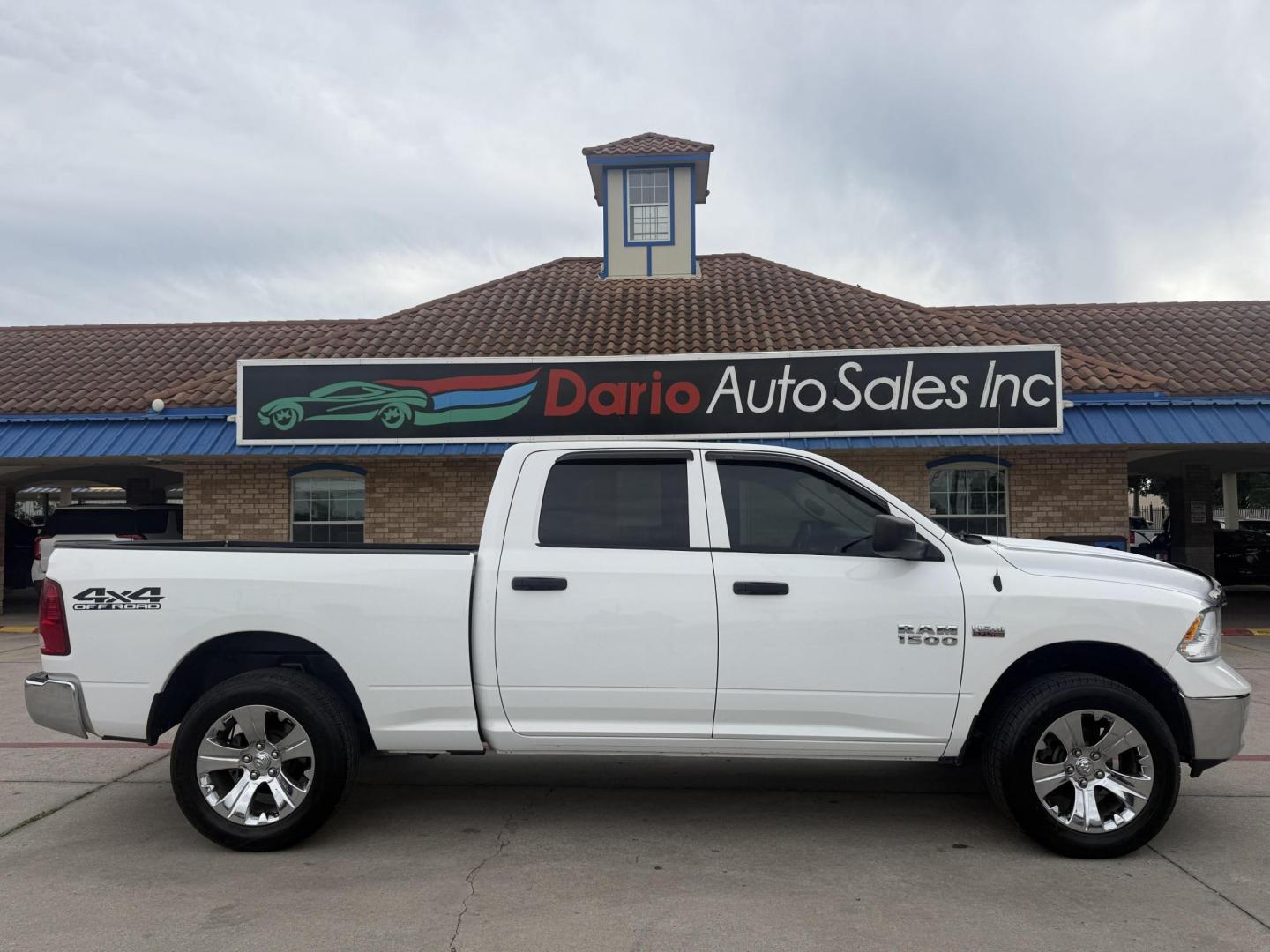 2016 Bright White Clear Coat /Black/Diesel Gray, cloth Black/Diesel Gray, vinyl RAM 1500 53809 (1C6RR7ST4GS) with an 5.7L V8 OHV 16V engine, 8-Speed Automatic transmission, located at 2401 E Main St., Grand Prairie, TX, 75050, (972) 262-4440, 32.748981, -96.969643 - Photo#8