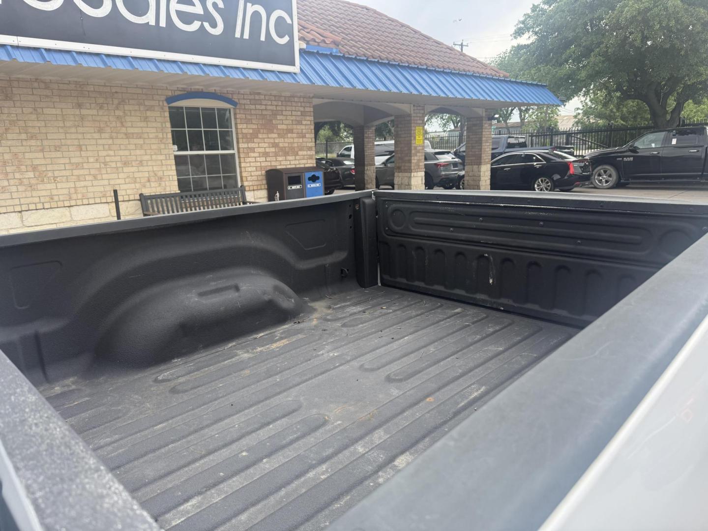 2016 Bright White Clear Coat /Black/Diesel Gray, cloth Black/Diesel Gray, vinyl RAM 1500 53809 (1C6RR7ST4GS) with an 5.7L V8 OHV 16V engine, 8-Speed Automatic transmission, located at 2401 E Main St., Grand Prairie, TX, 75050, (972) 262-4440, 32.748981, -96.969643 - Photo#17