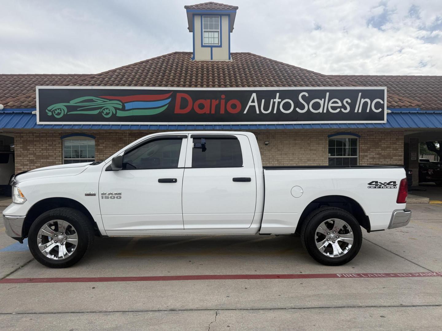 2016 Bright White Clear Coat /Black/Diesel Gray, cloth Black/Diesel Gray, vinyl RAM 1500 53809 (1C6RR7ST4GS) with an 5.7L V8 OHV 16V engine, 8-Speed Automatic transmission, located at 2401 E Main St., Grand Prairie, TX, 75050, (972) 262-4440, 32.748981, -96.969643 - Photo#22