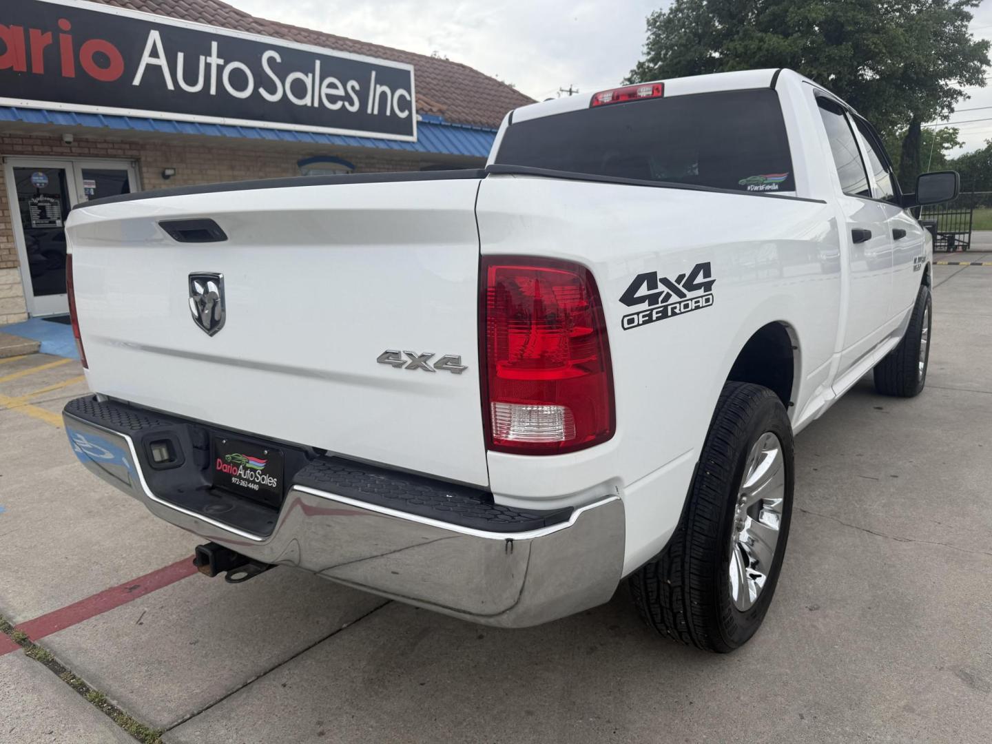 2016 Bright White Clear Coat /Black/Diesel Gray, cloth Black/Diesel Gray, vinyl RAM 1500 53809 (1C6RR7ST4GS) with an 5.7L V8 OHV 16V engine, 8-Speed Automatic transmission, located at 2401 E Main St., Grand Prairie, TX, 75050, (972) 262-4440, 32.748981, -96.969643 - Photo#24